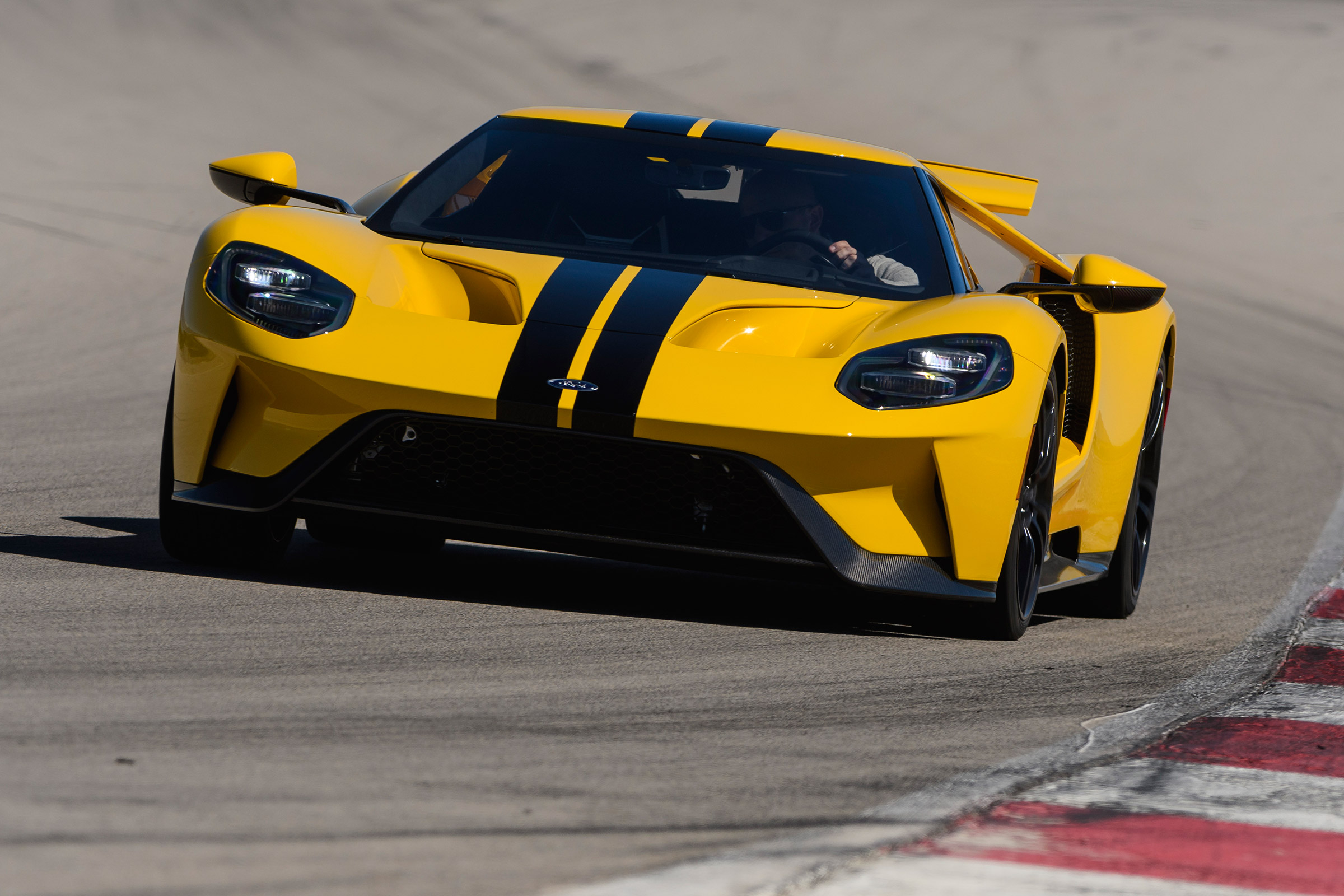 Ford GT - track front 