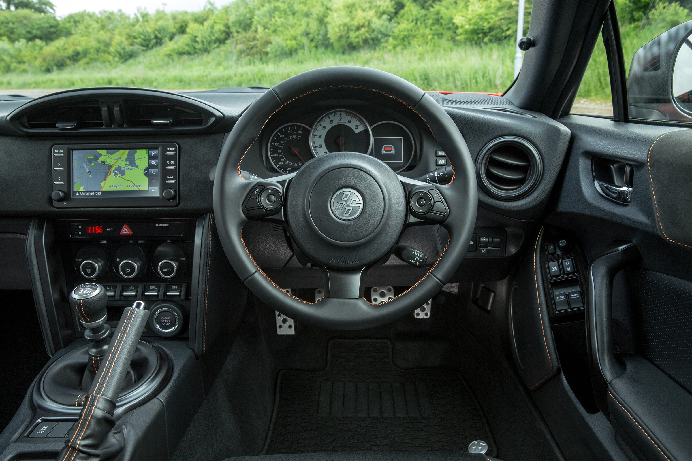 Toyota GT86 Orange Edition - interior
