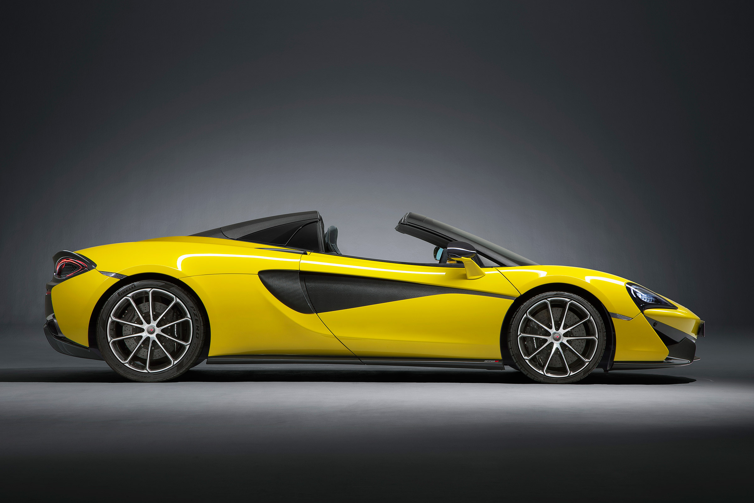 McLaren 570S Spider - side roof down