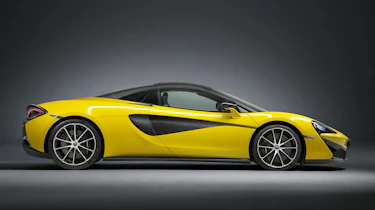 McLaren 570S Spider - side roof closed