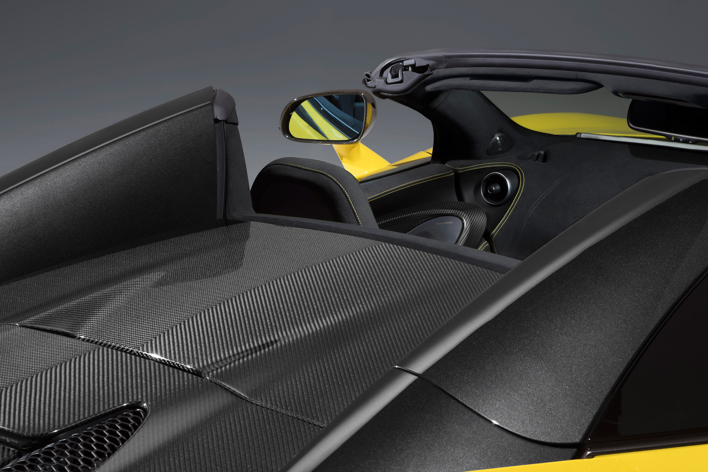 McLaren 570S Spider - roof open