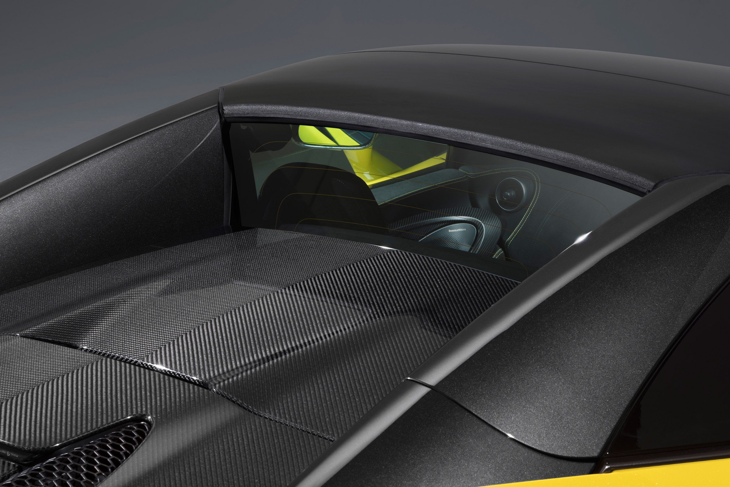 McLaren 570S Spider - roof closed