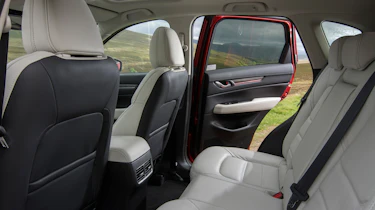 Mazda CX-5 2.2d Sport Nav - rear seats