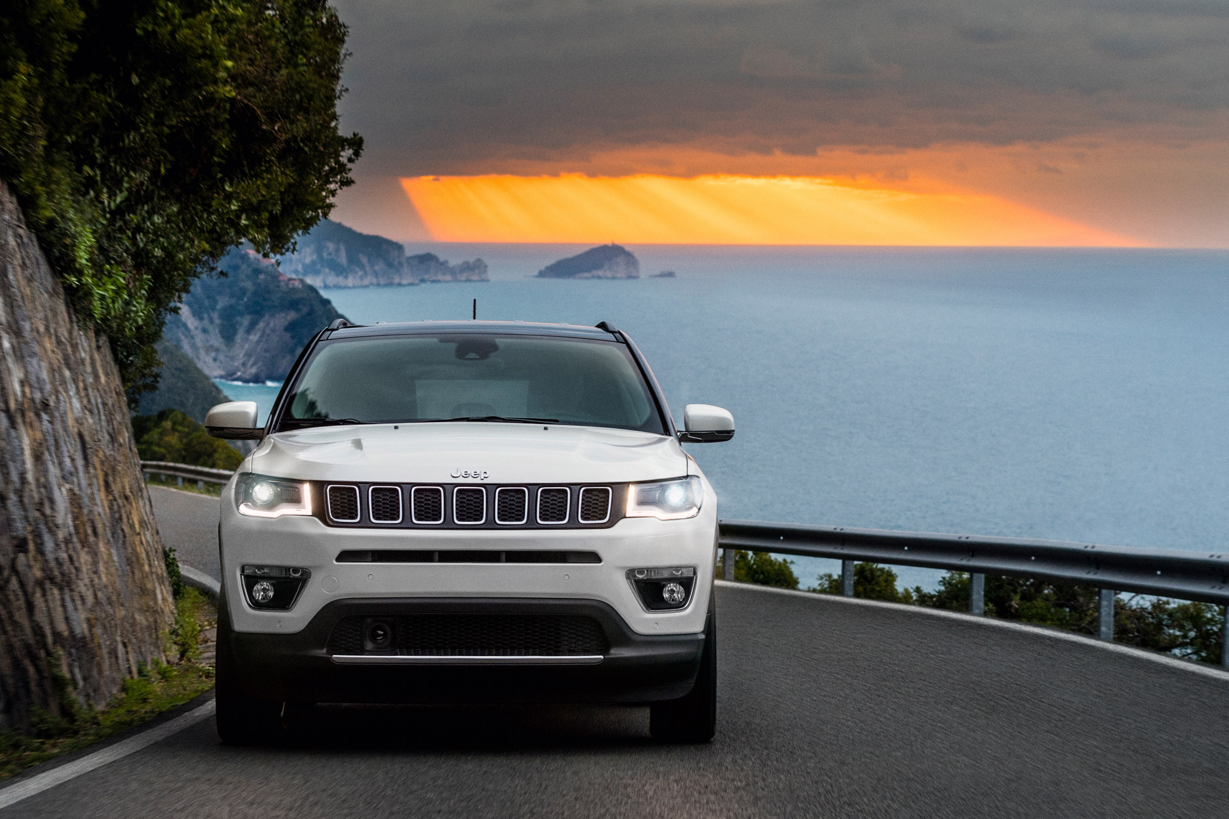 2017 Jeep Compass - front dynamic
