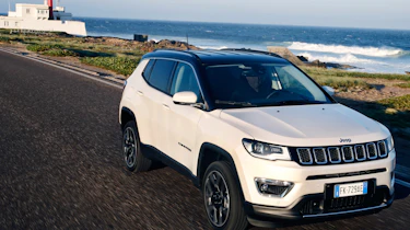 2017 Jeep Compass - light house