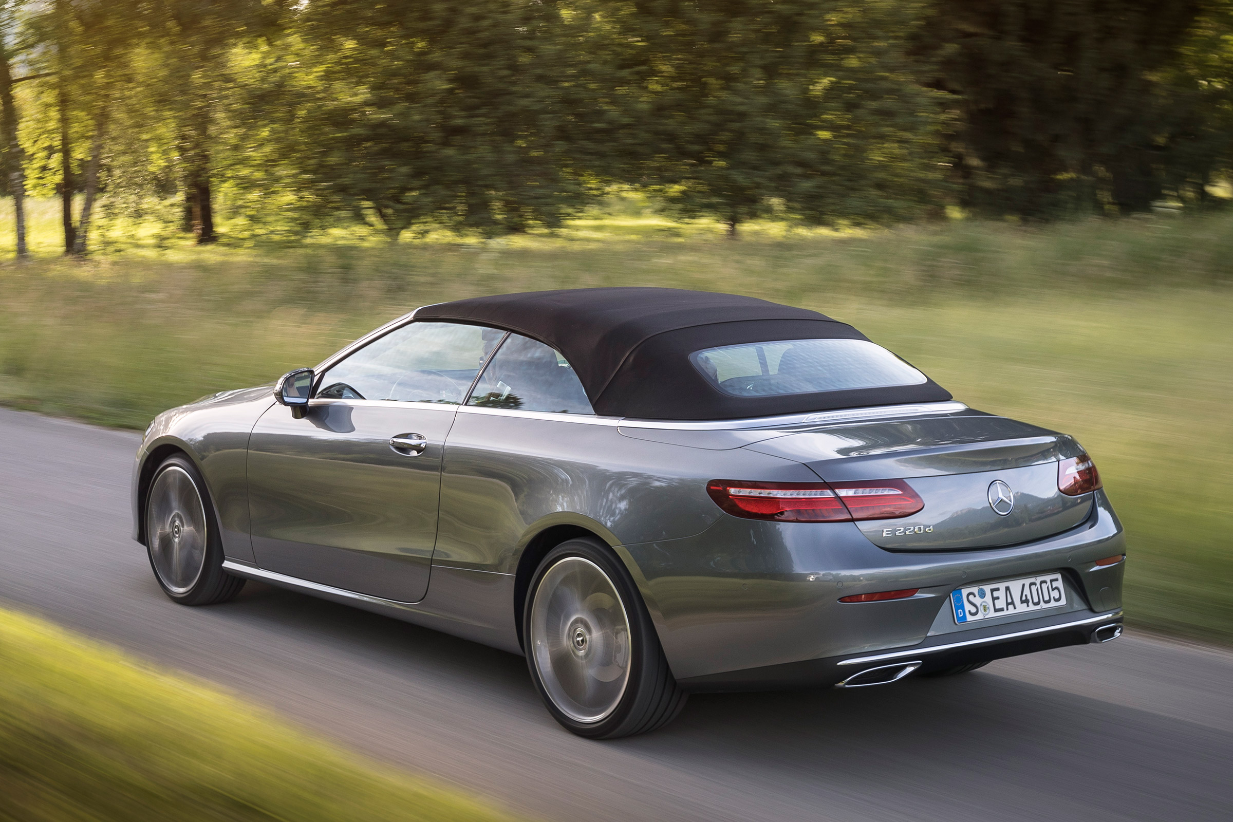 Mercedes E-Class Cabriolet - action roof closed