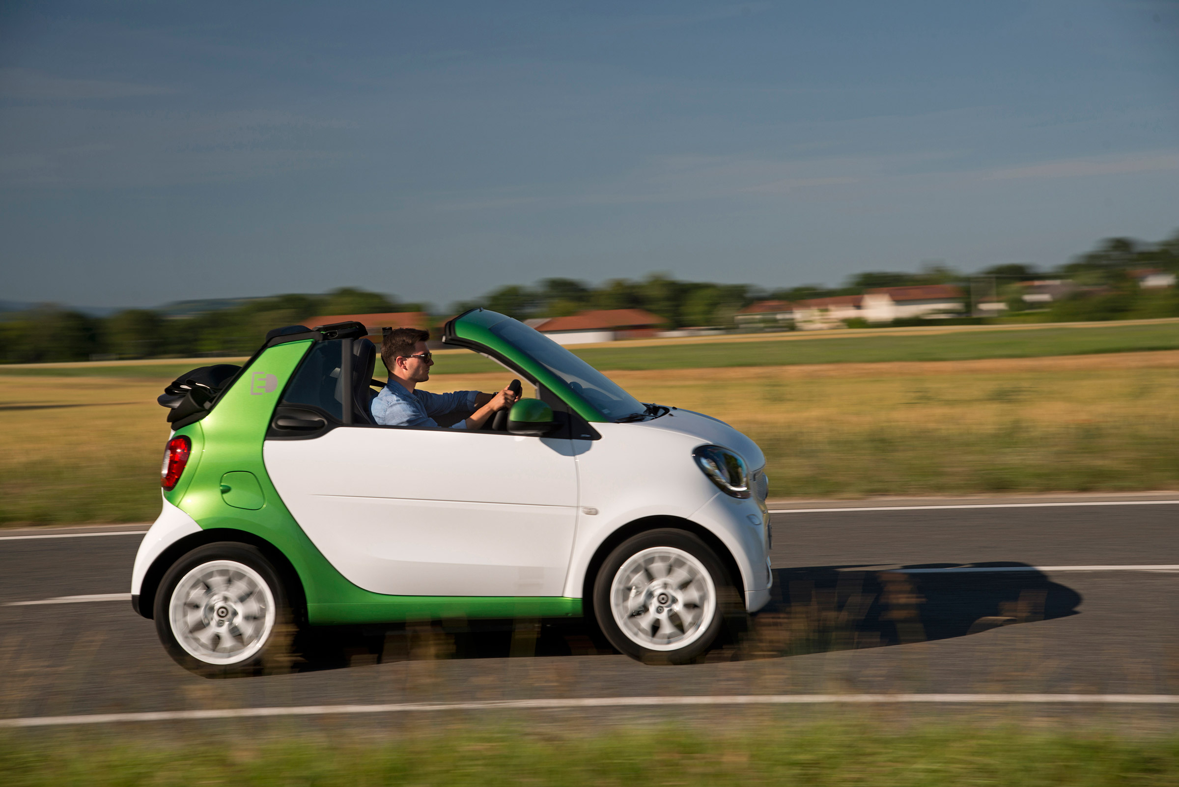 Smart ForTwo Electric Drive Cabrio - side action