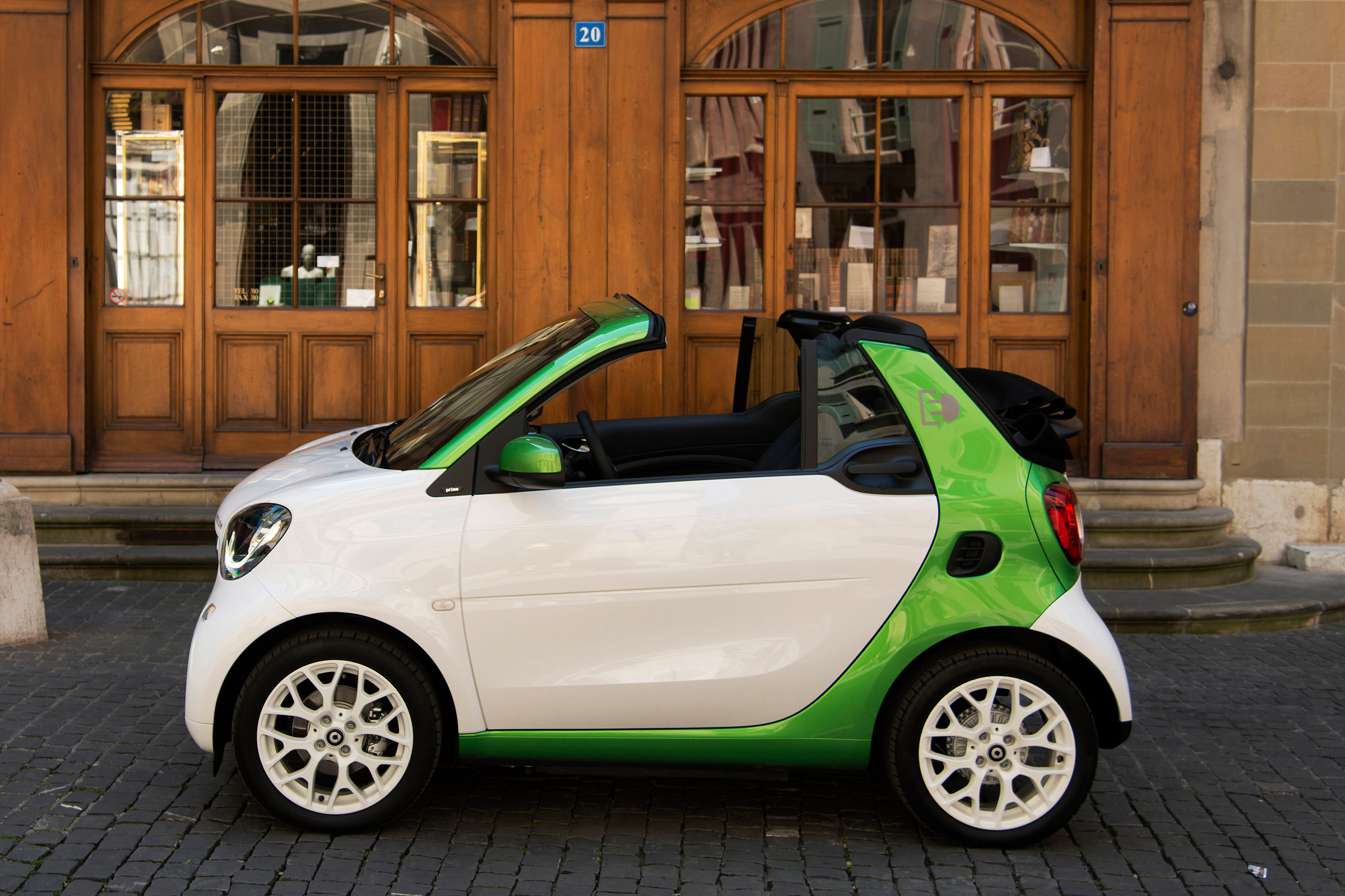 Smart ForTwo Electric Drive Cabrio - side static