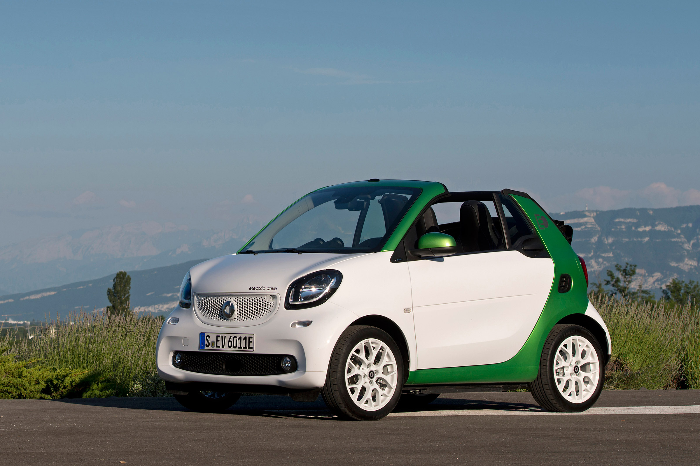 Smart ForTwo Electric Drive Cabrio - front static