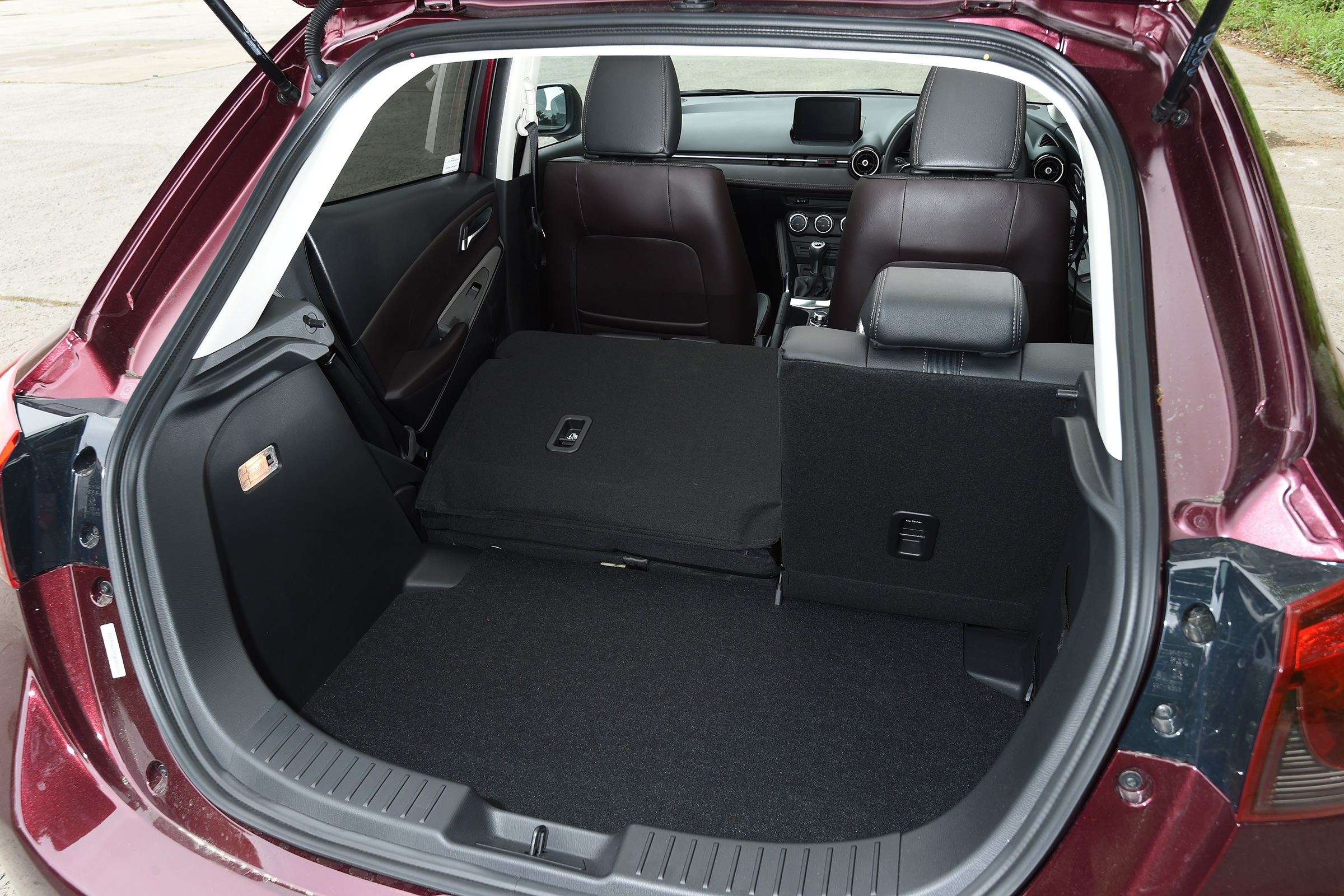Mazda 2 - boot