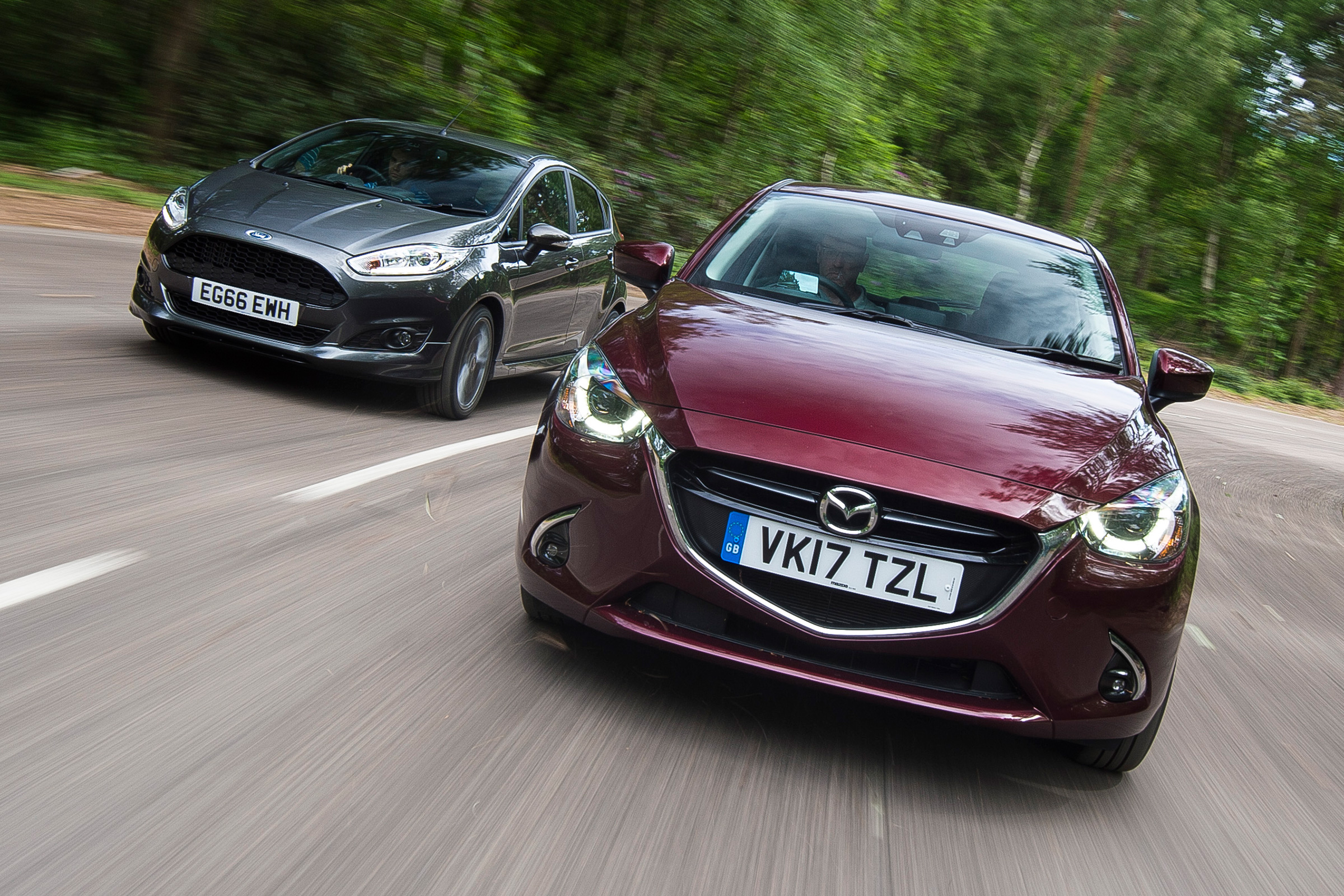 Mazda 2 vs Ford Fiesta - Twin test