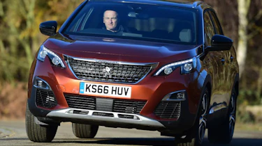 Peugeot 3008 - front cornering