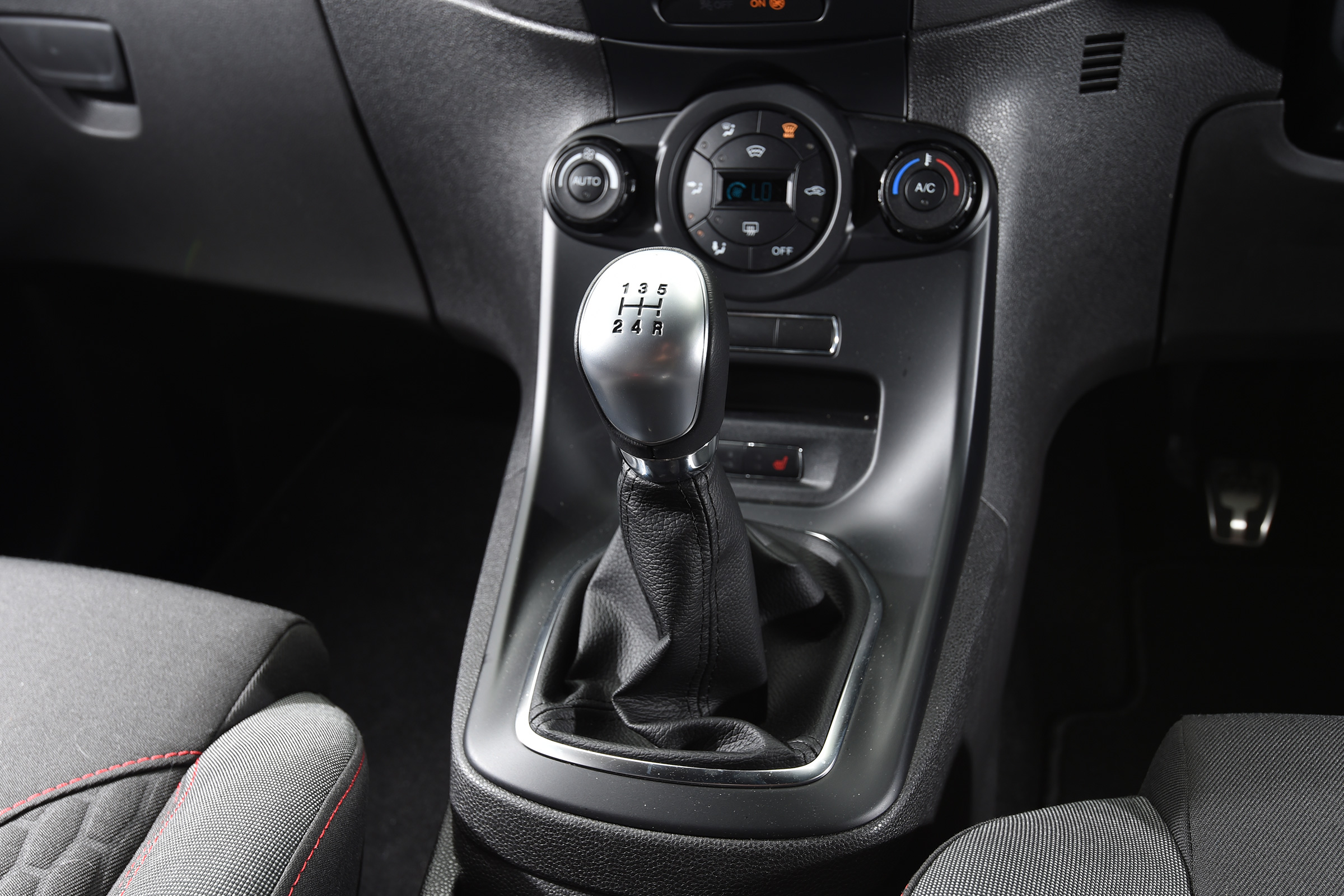 Ford Fiesta - gear lever