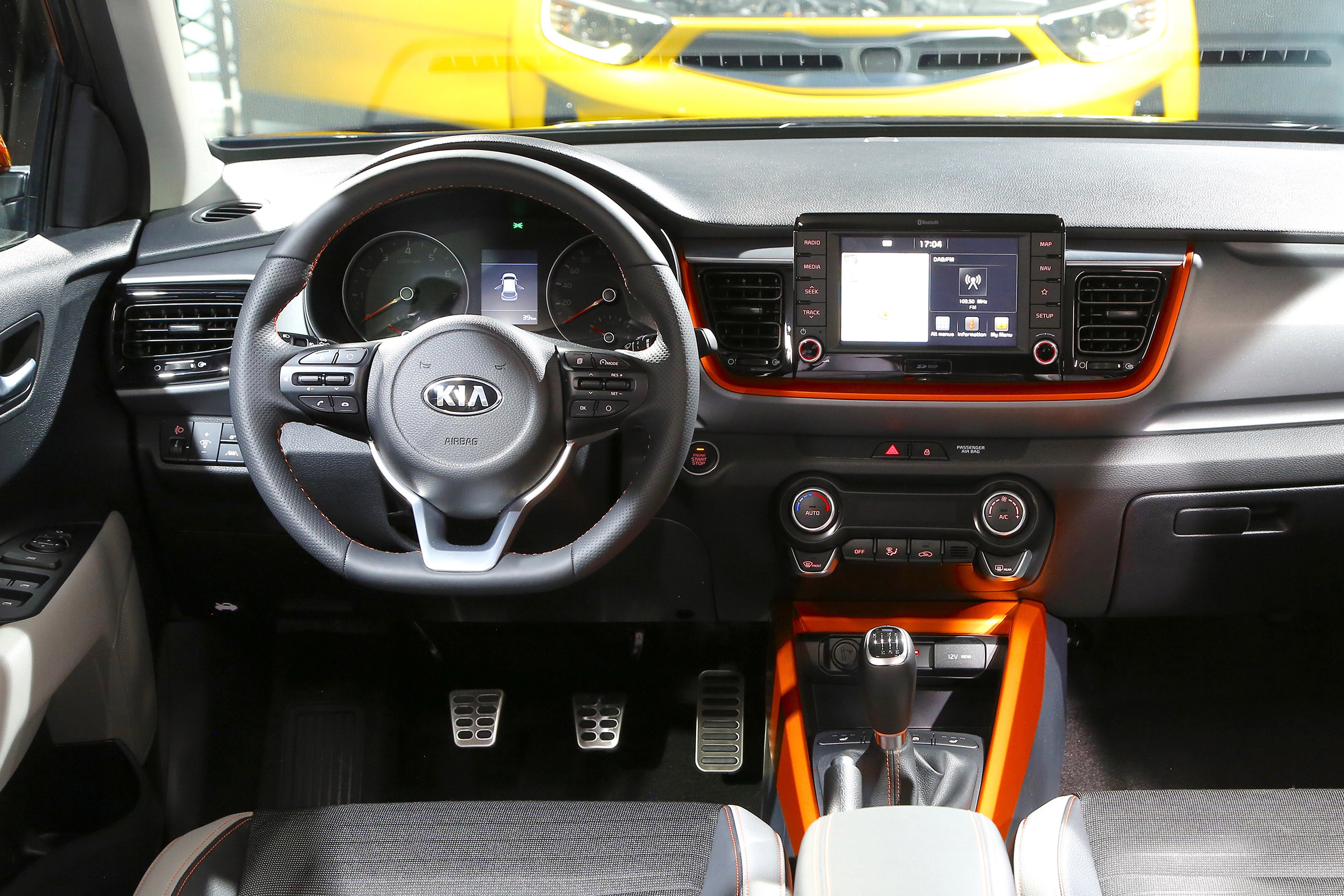 Kia Stonic - studio dash