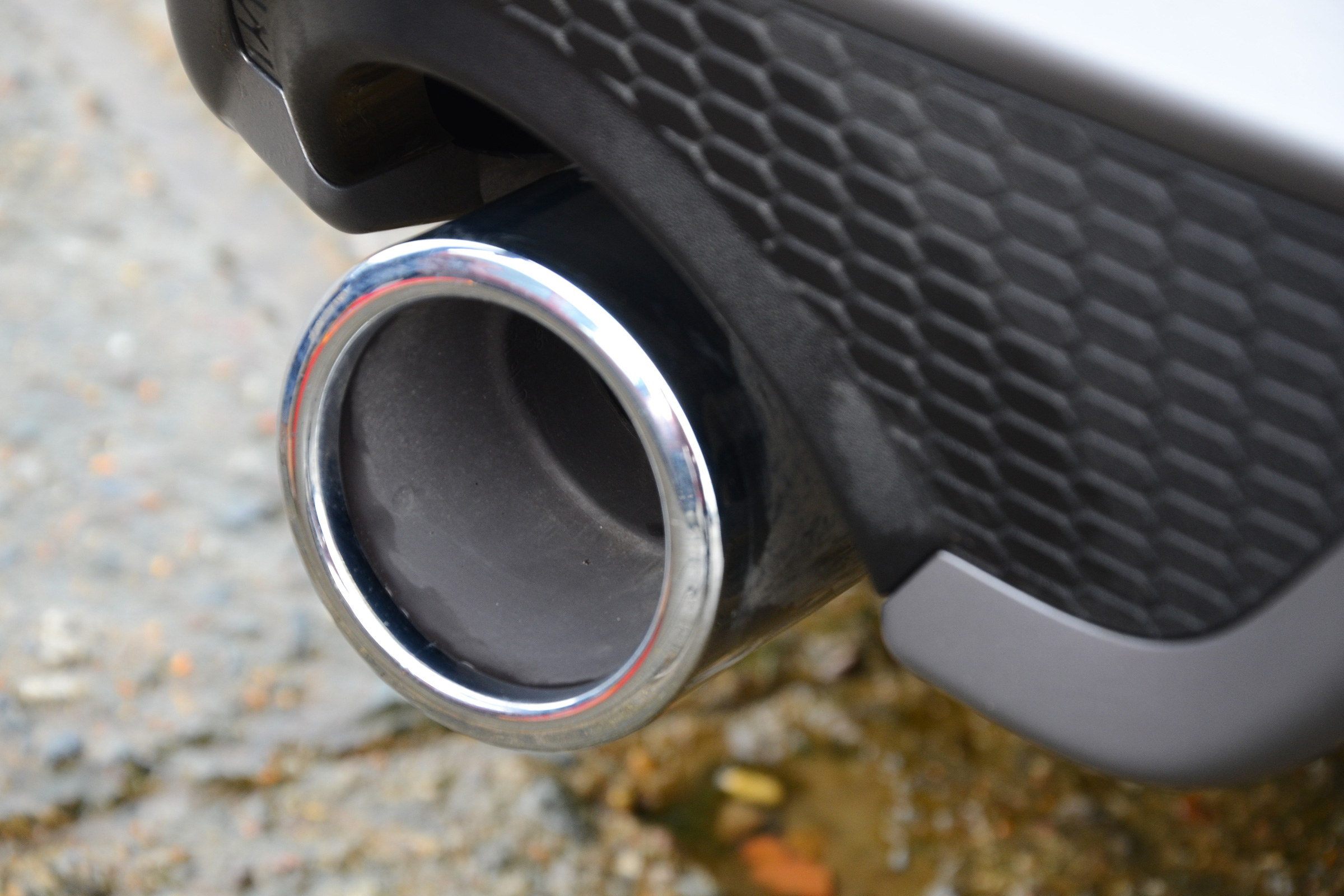 Volvo V40 - exhaust