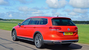 Volkswagen Passat Alltrack - rear