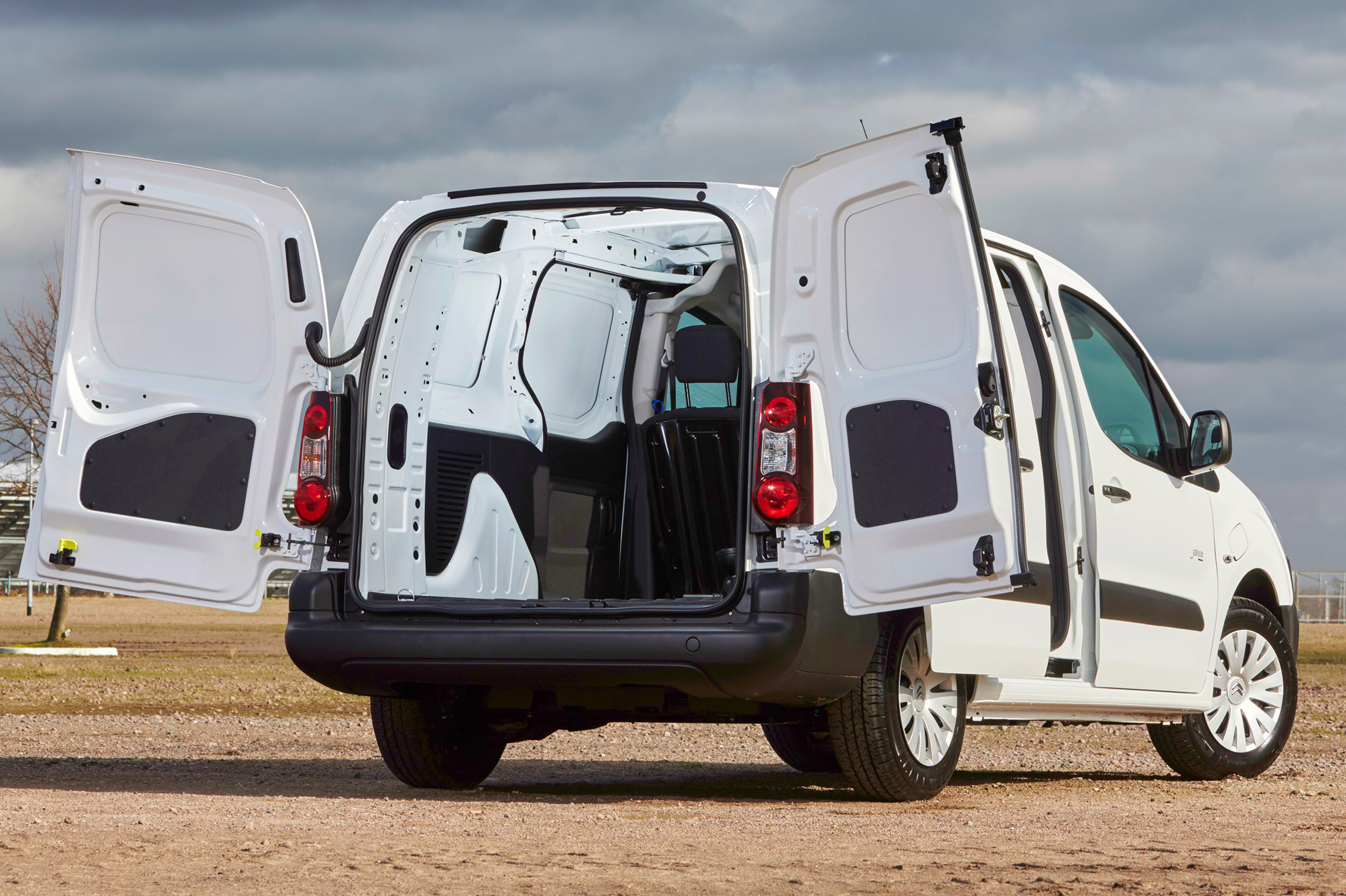 Citroen Berlingo Electric L2  - rear doors open 