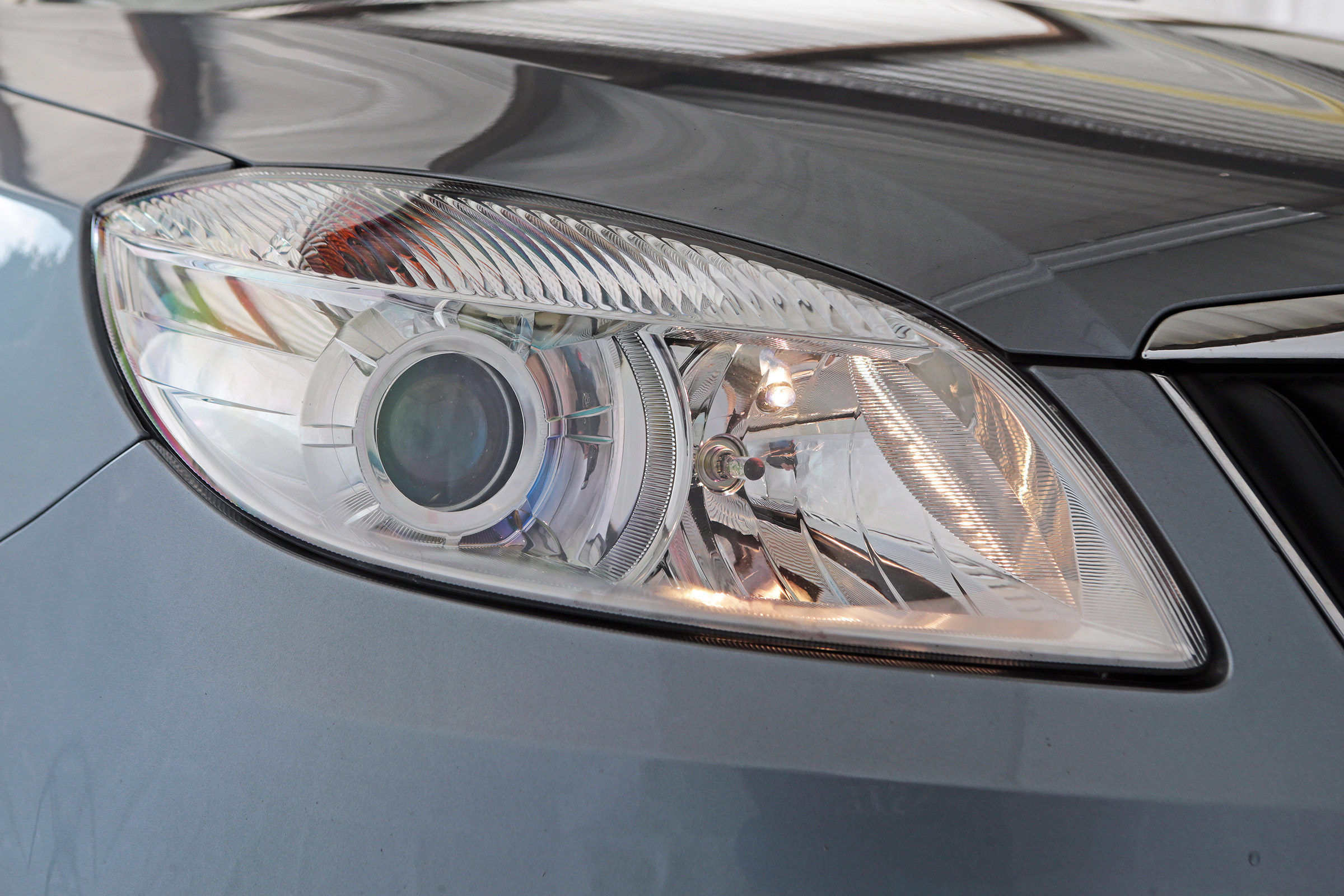 Used Skoda Fabia - front headlight