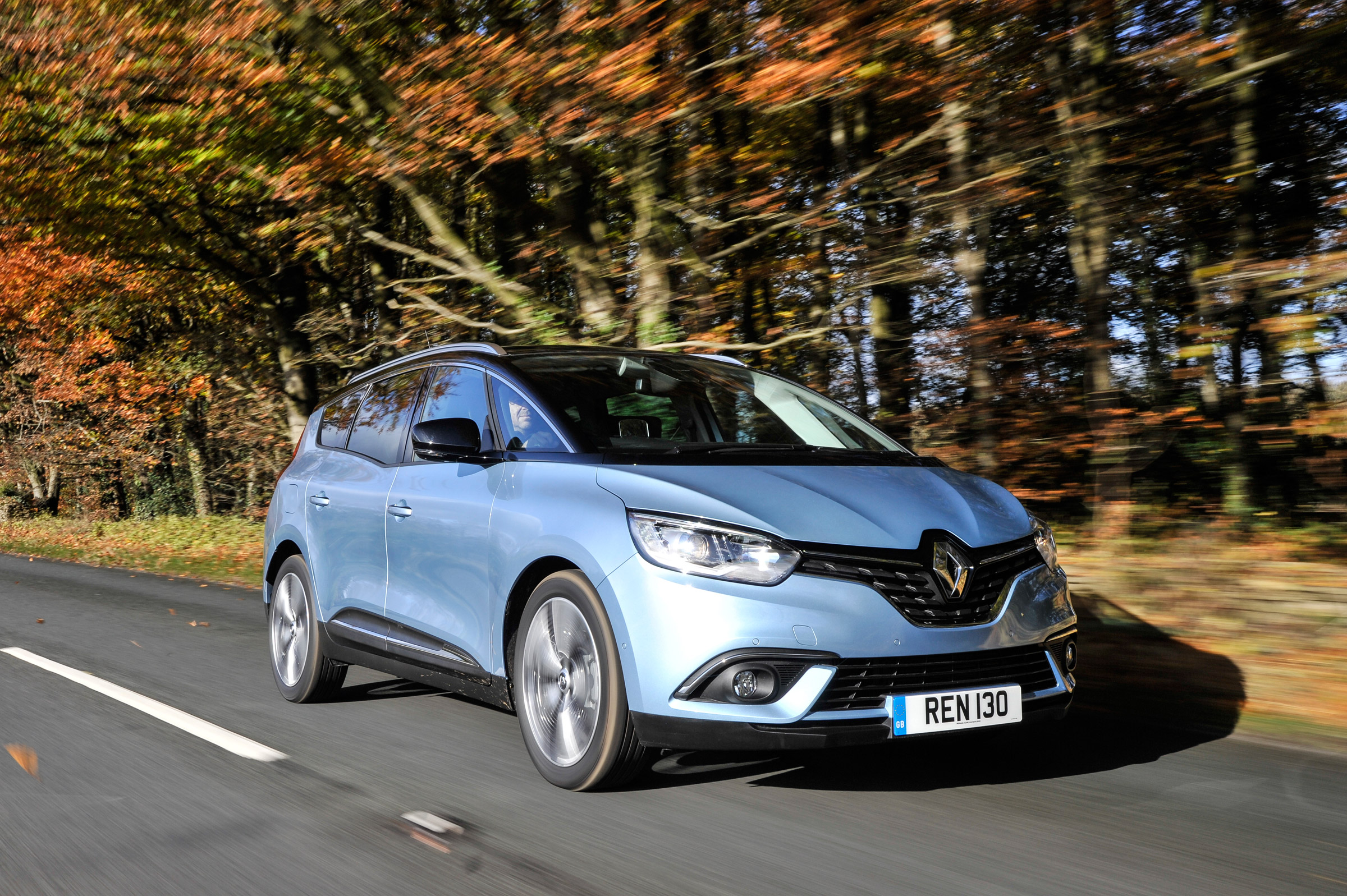 Renault Scenic and Grand Scenic Hybrid Assist - 1