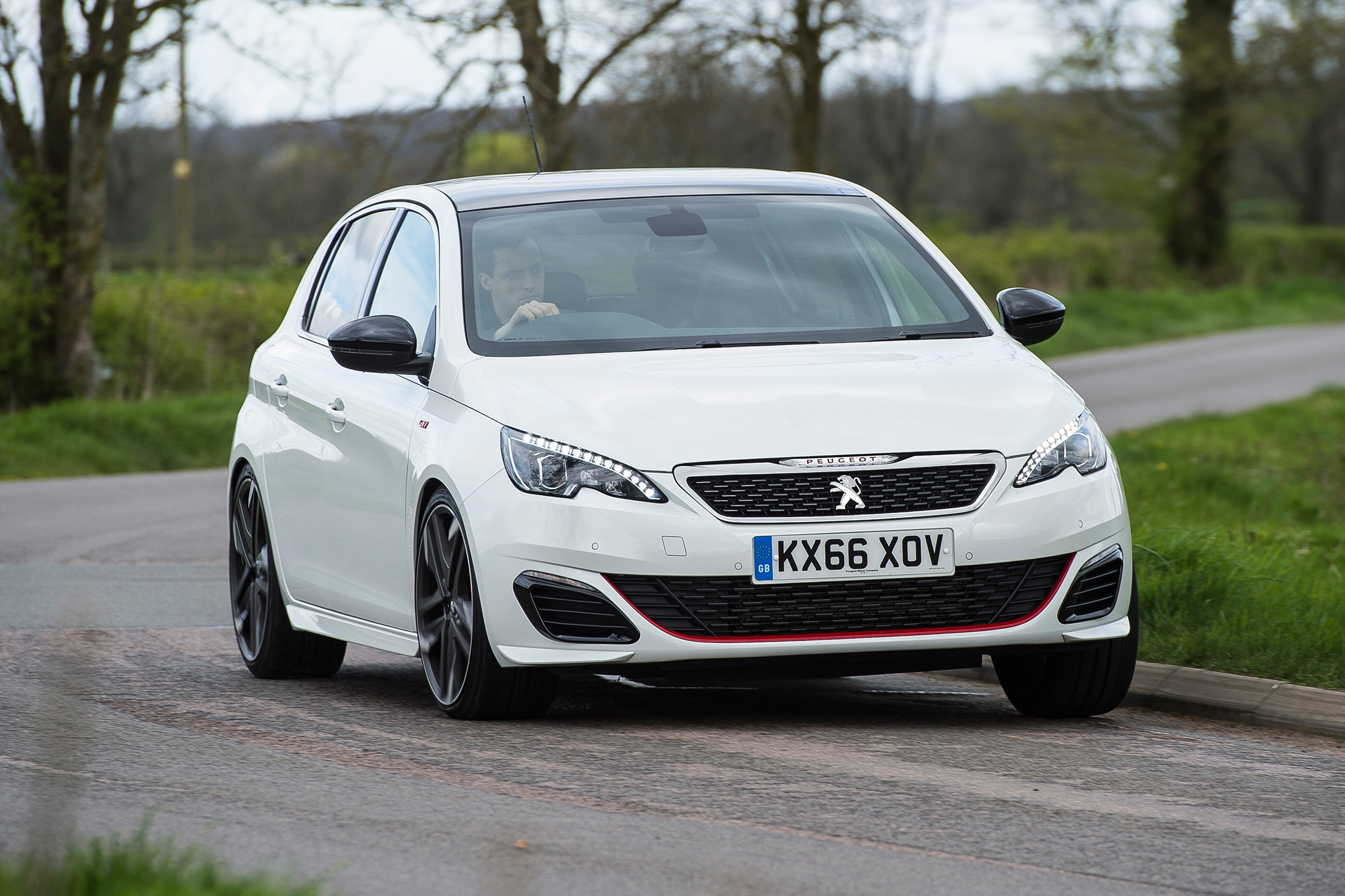 Peugeot 308 GTi - front cornering