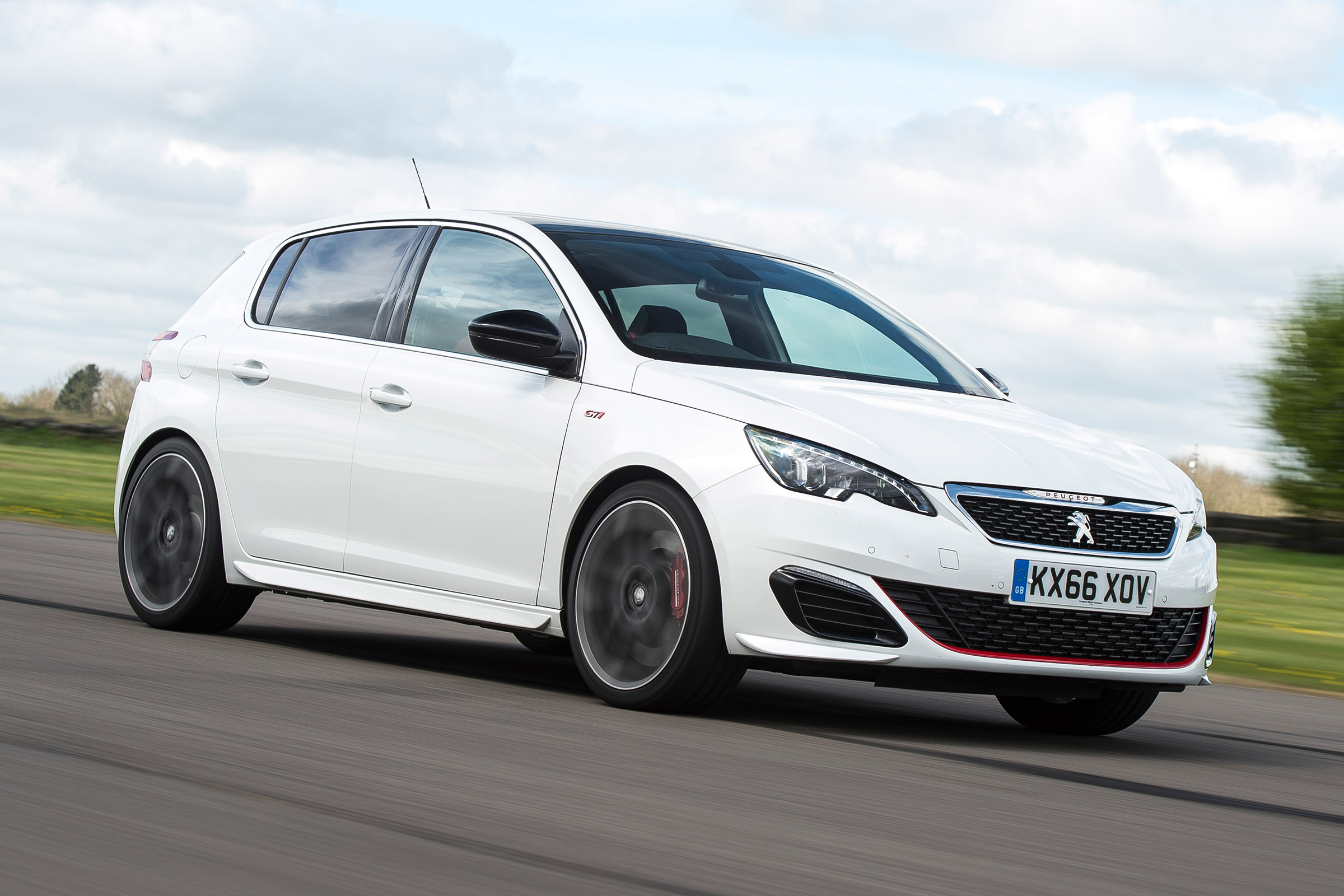 Peugeot 308 GTi - front