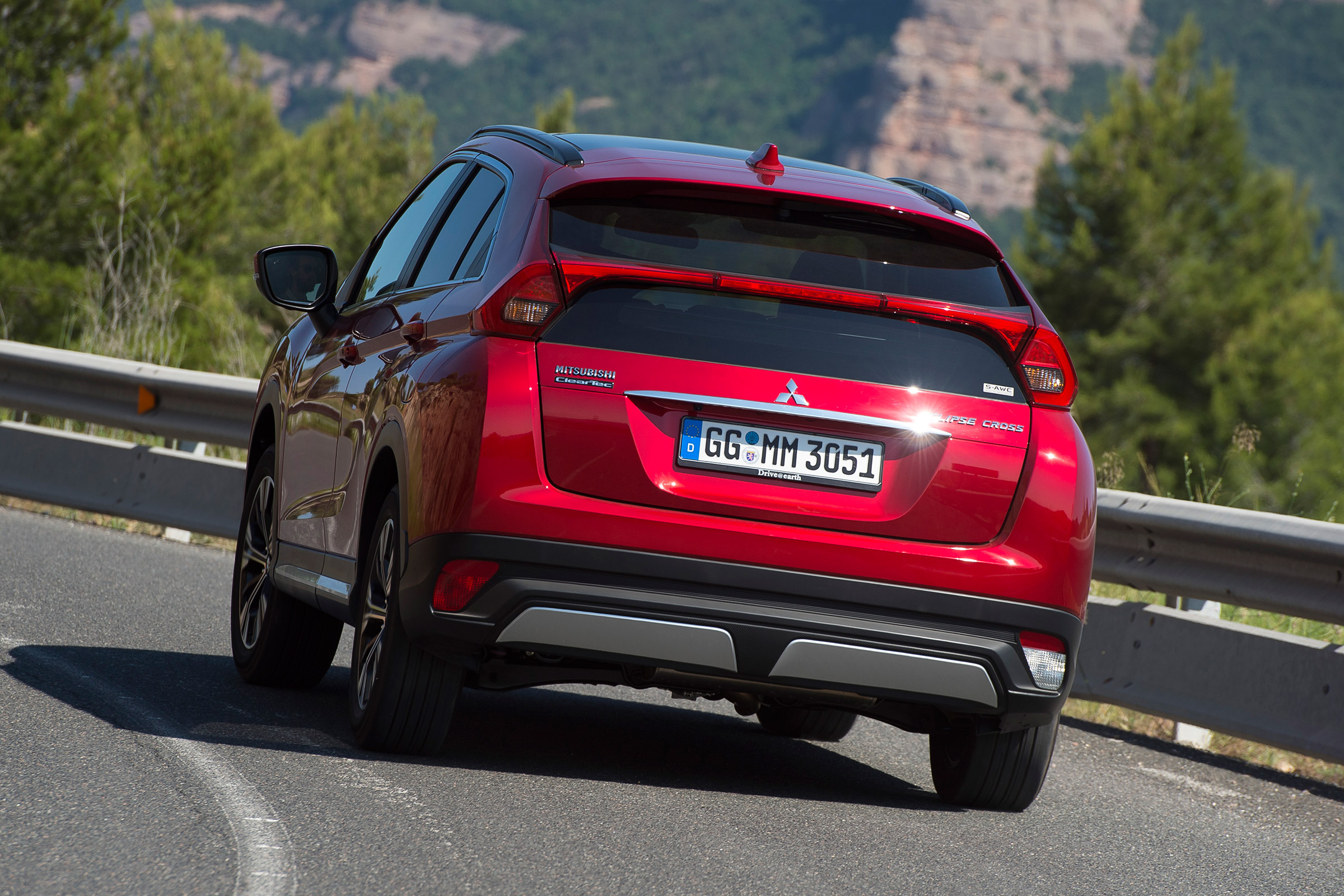 Mitsubishi Eclipse Cross - rear cornering