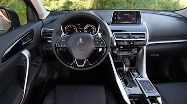 Mitsubishi Eclipse Cross - dash