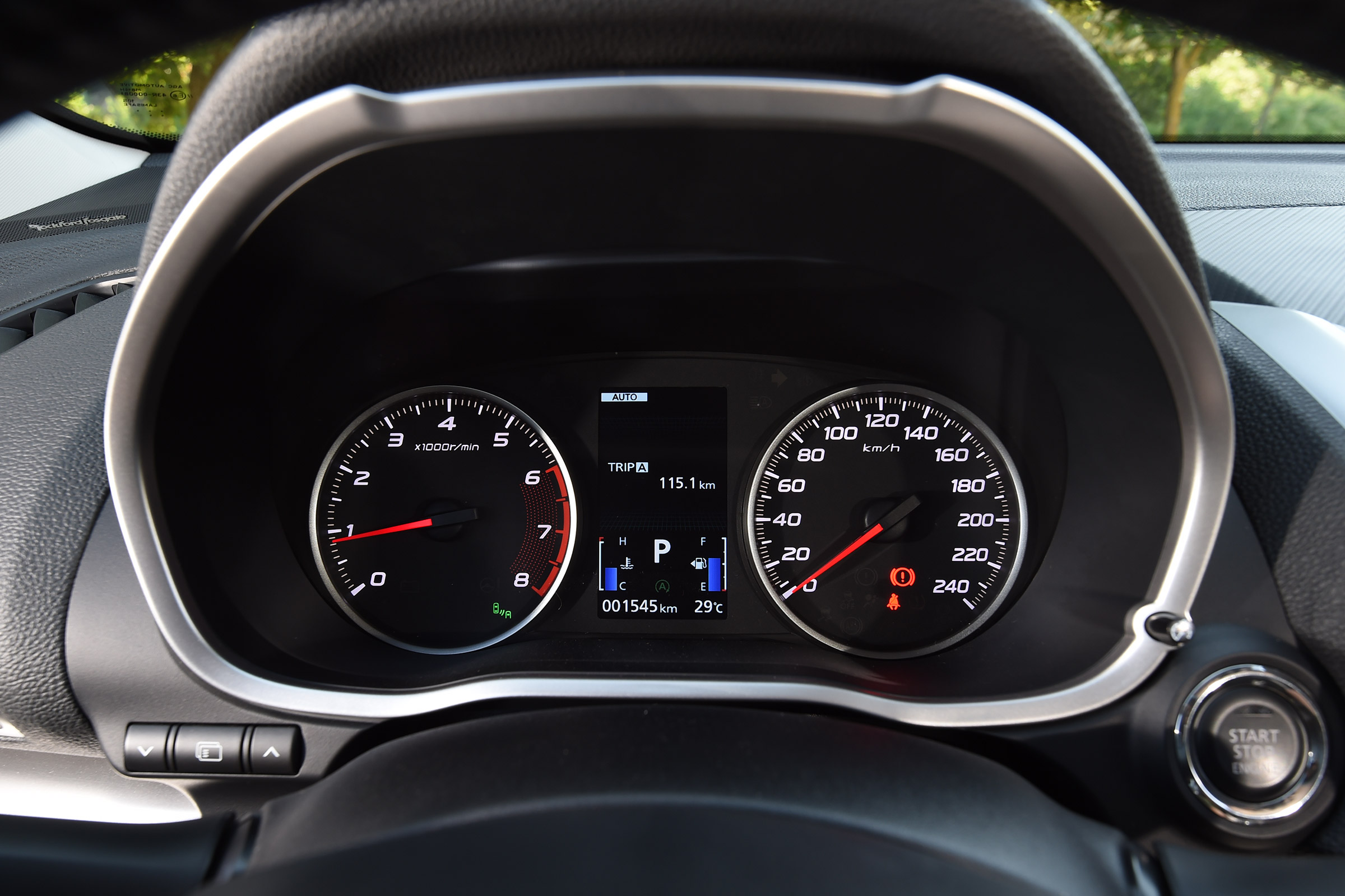 Mitsubishi Eclipse Cross - dials
