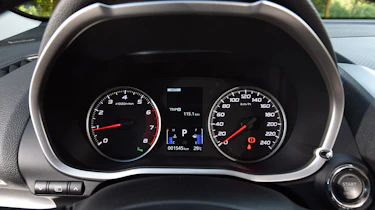 Mitsubishi Eclipse Cross - dials