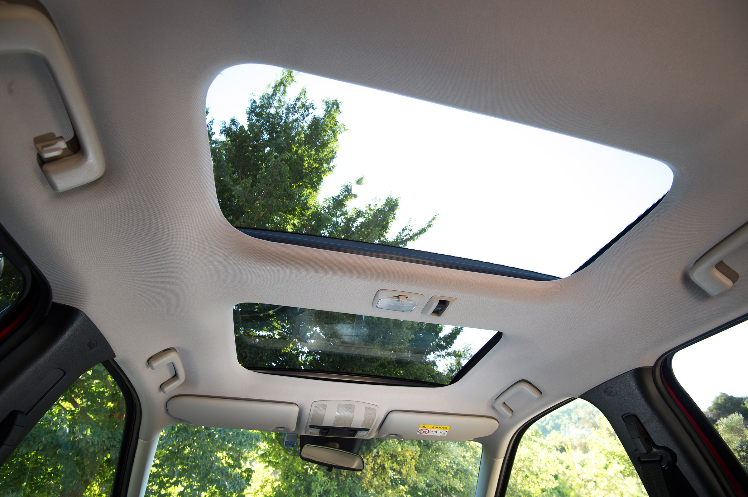 Mitsubishi Eclipse Cross - panoramic roof