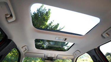 Mitsubishi Eclipse Cross - panoramic roof