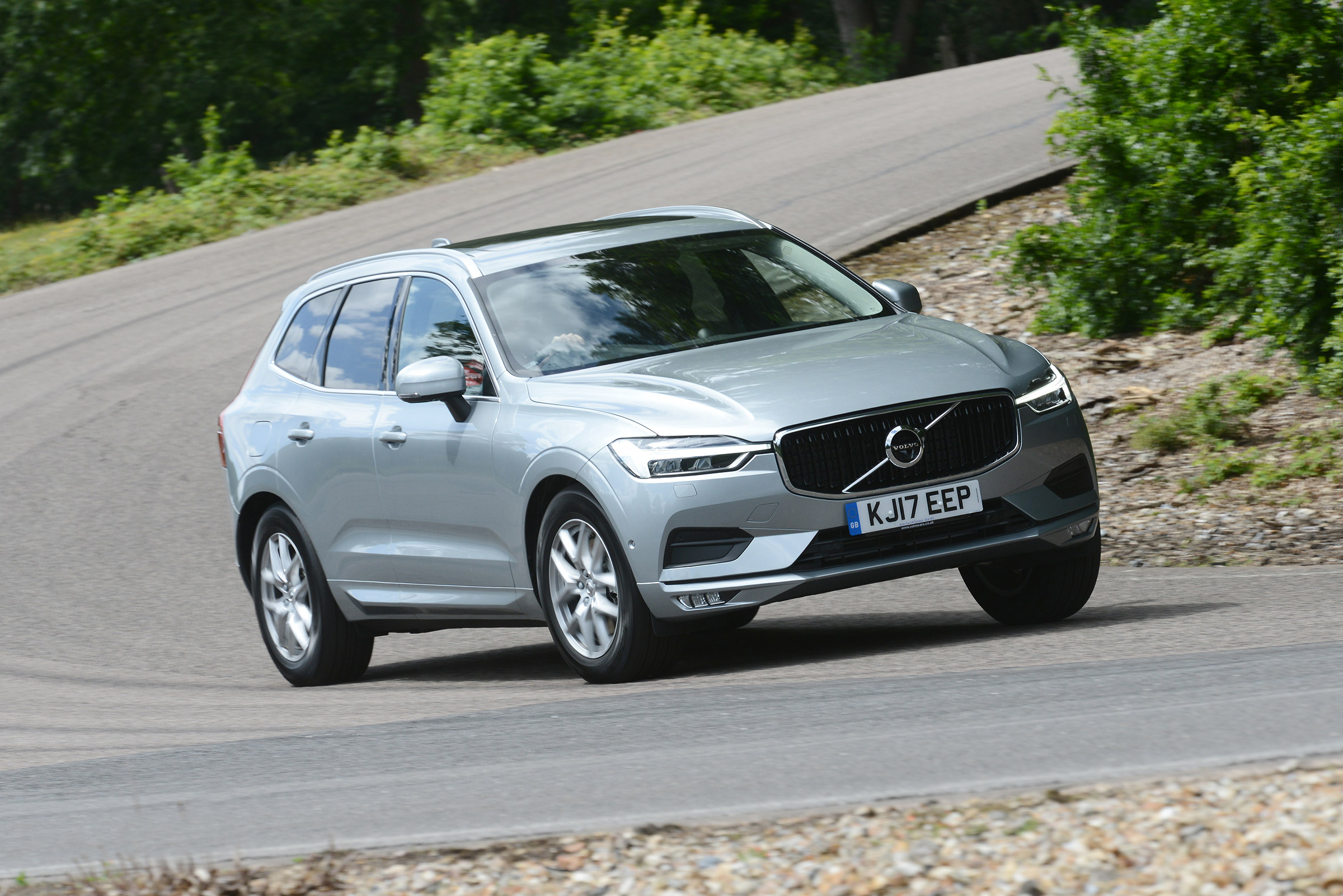 Volvo XC60 - front cornering