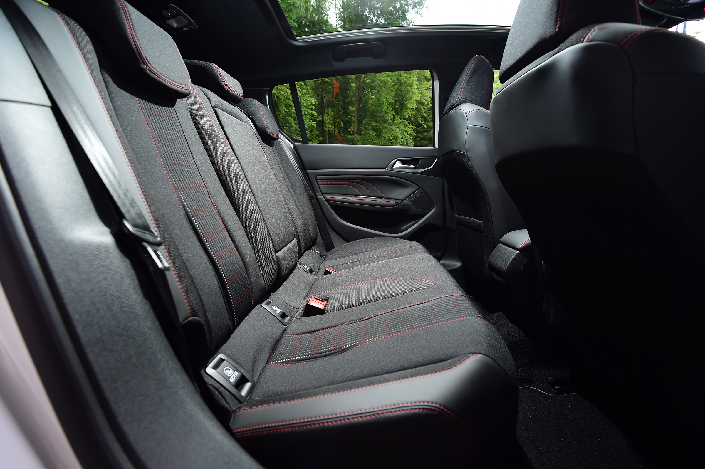 Peugeot 308 - rear seats