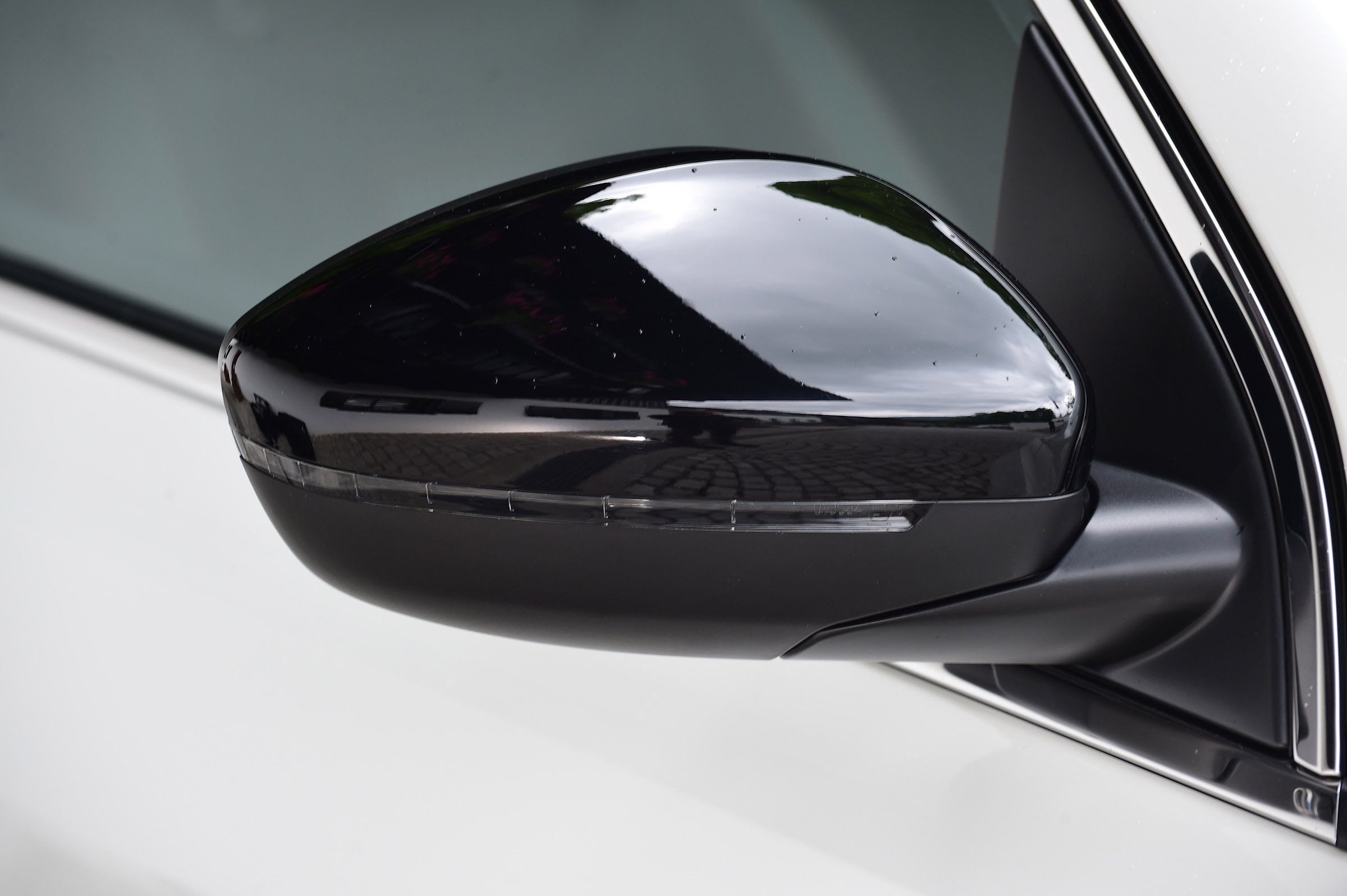 Peugeot 308 - wing mirror