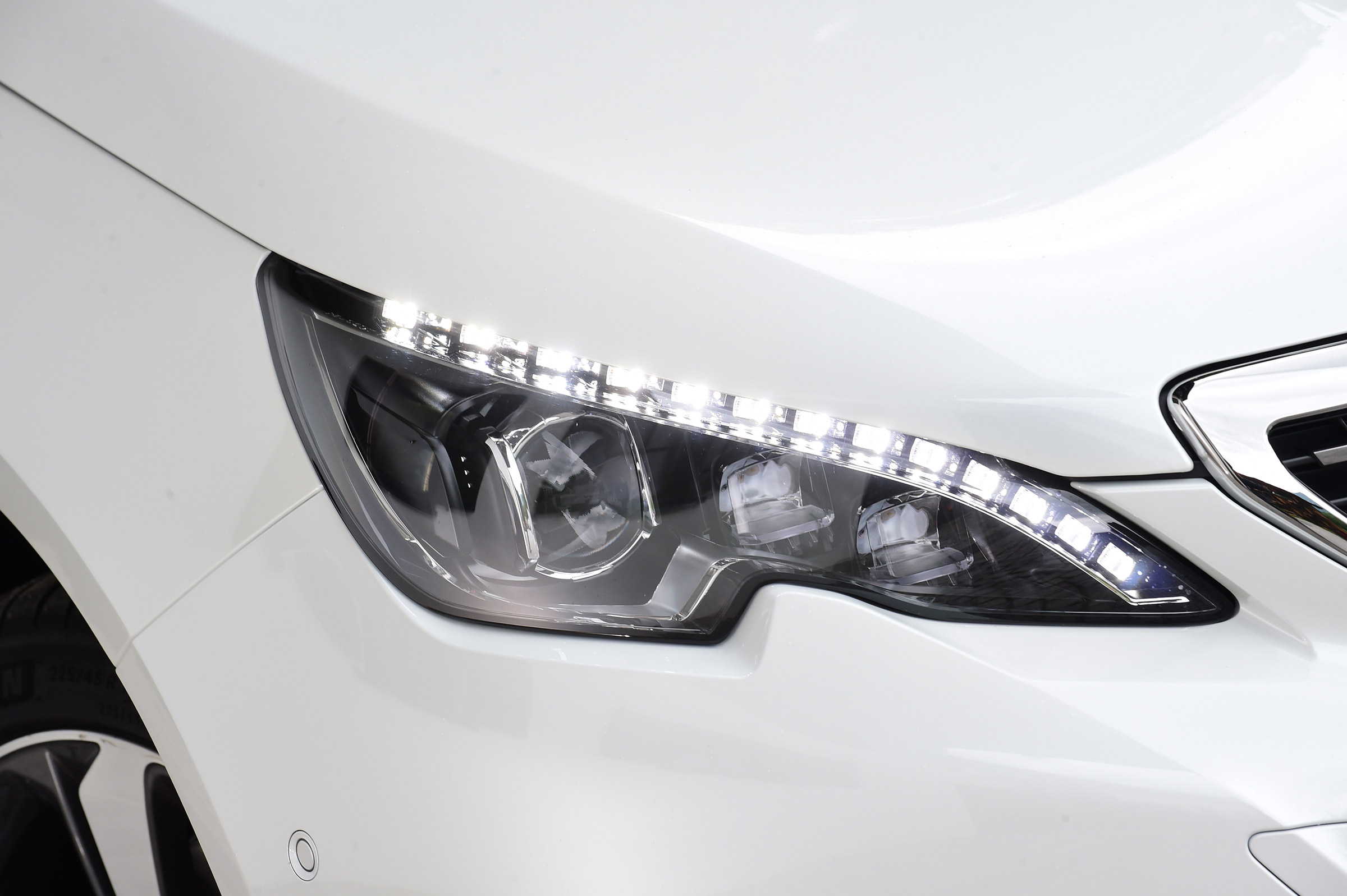 Peugeot 308 - front light