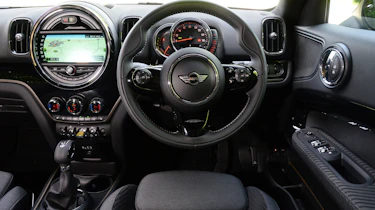 MINI Countryman S E plug-in hybrid - dash