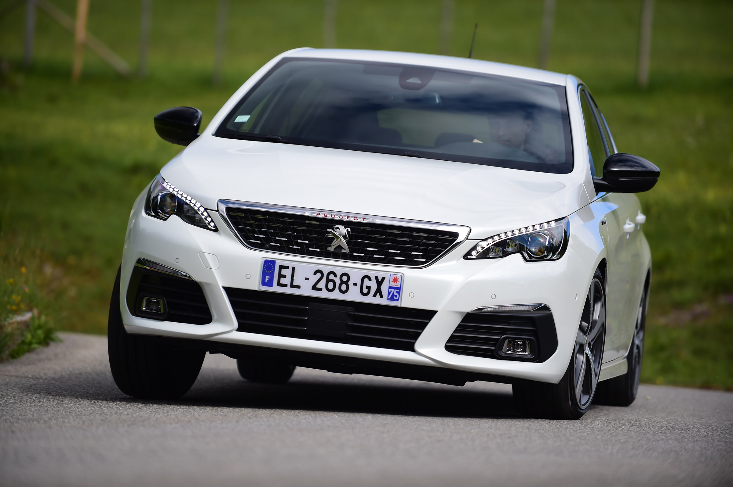 Peugeot 308 - front cornering