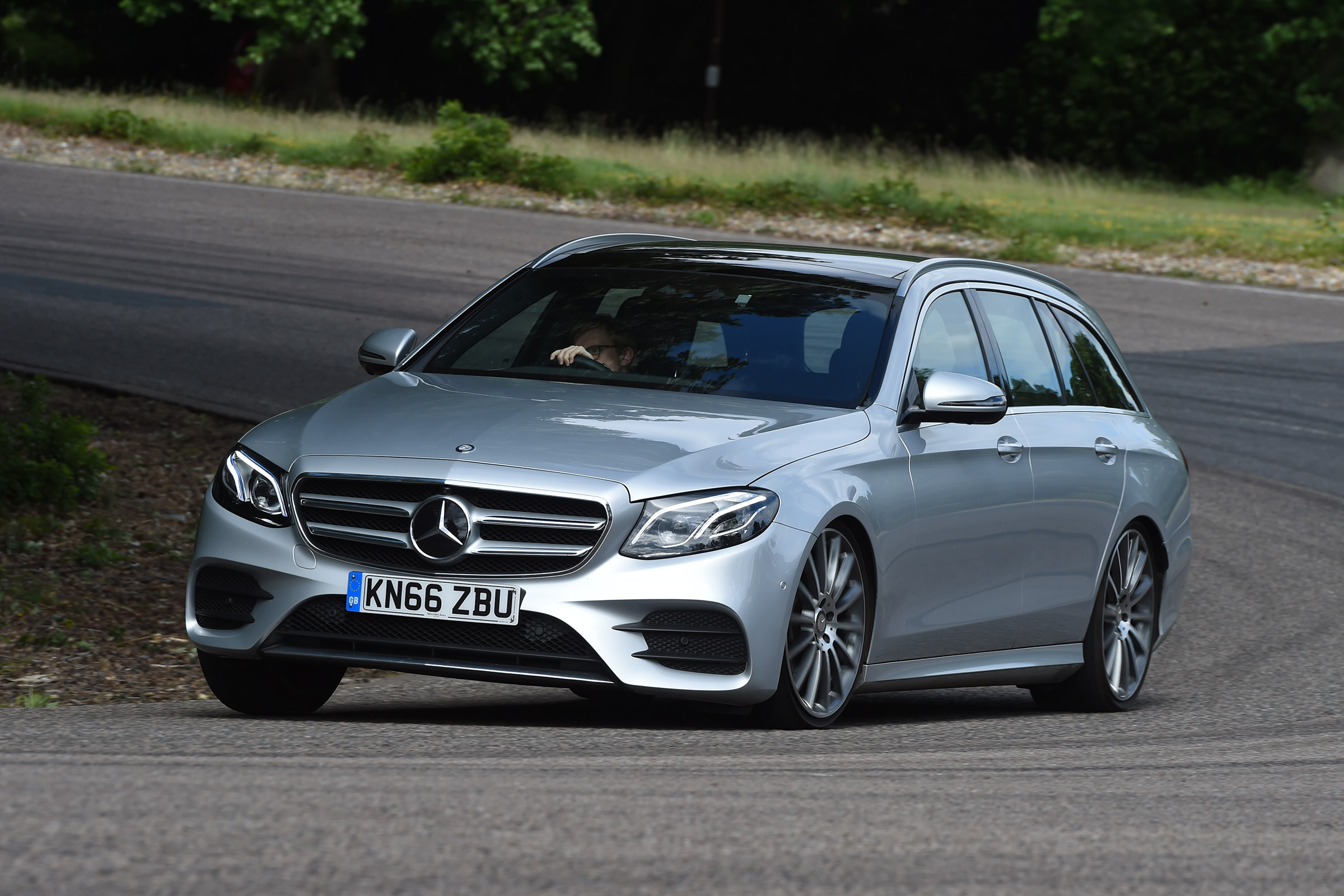 Mercedes E-Class Estate - front cornering