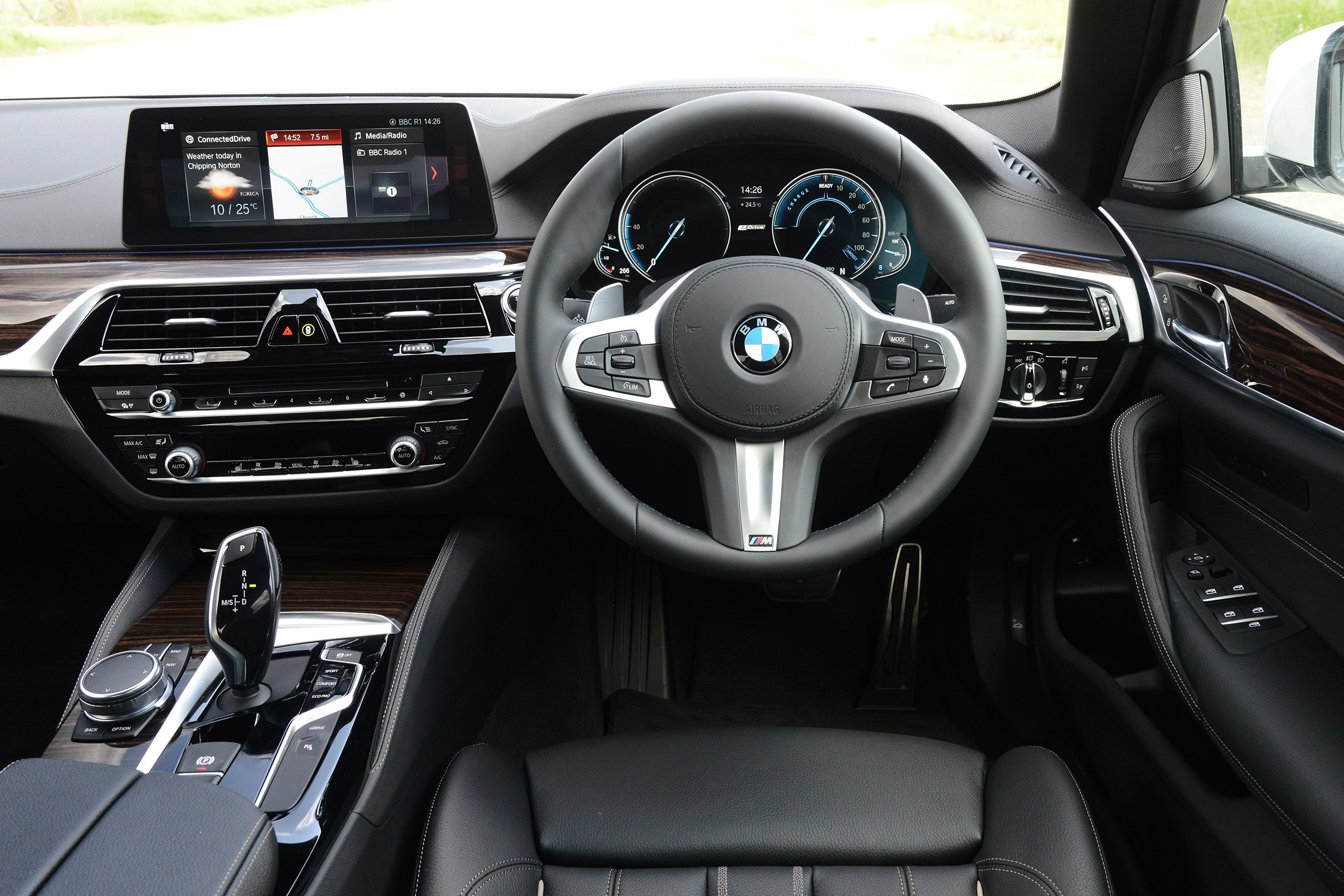 BMW 530e - dash