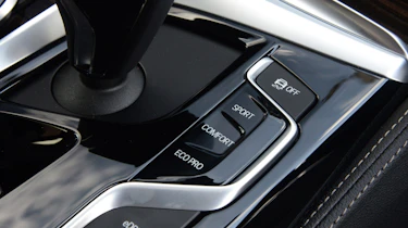 BMW 530e - buttons