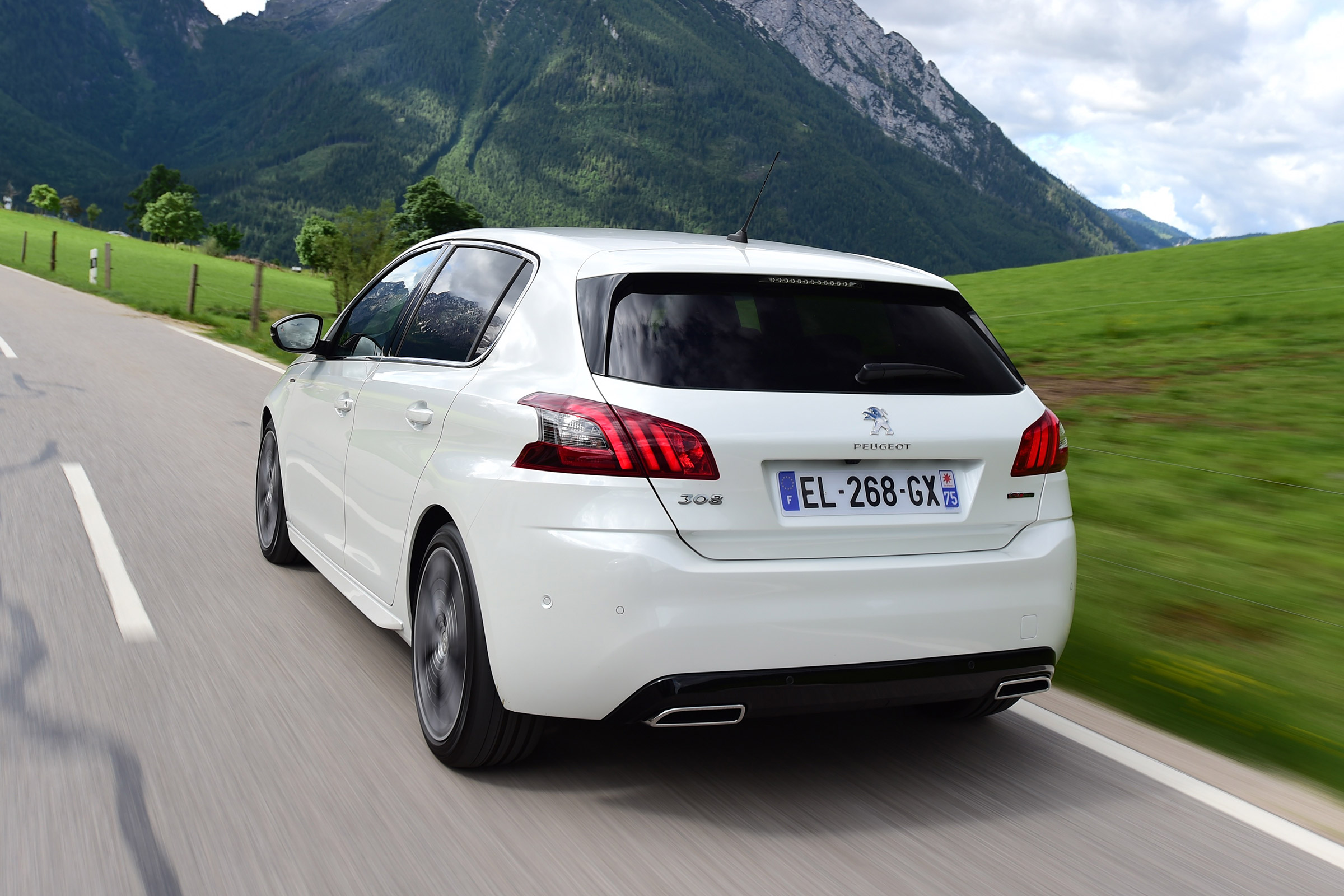 Peugeot 308 - rear action