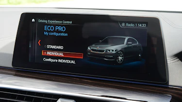 BMW 530e - drive select