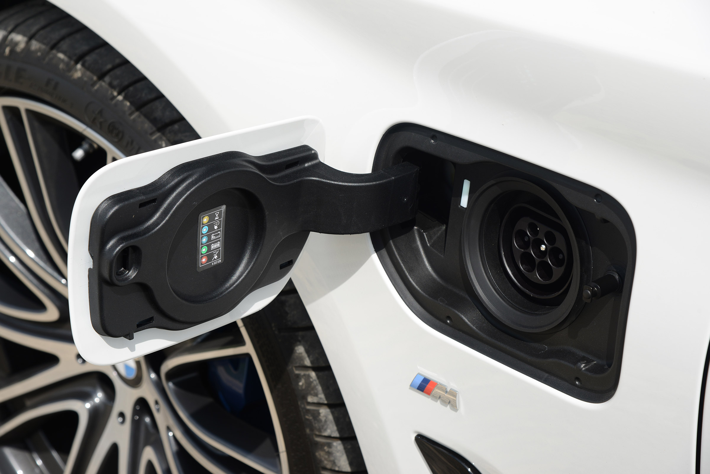BMW 530e - charging port