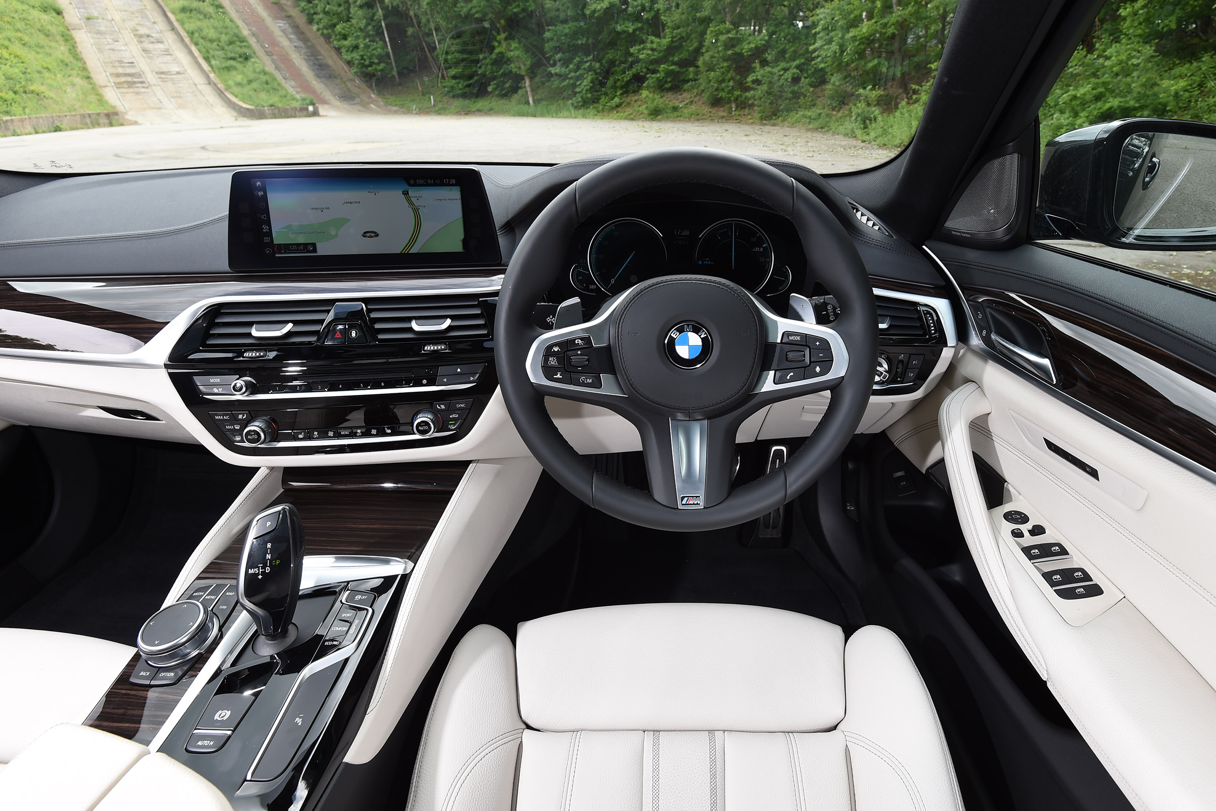 BMW 5 Series Touring - dash