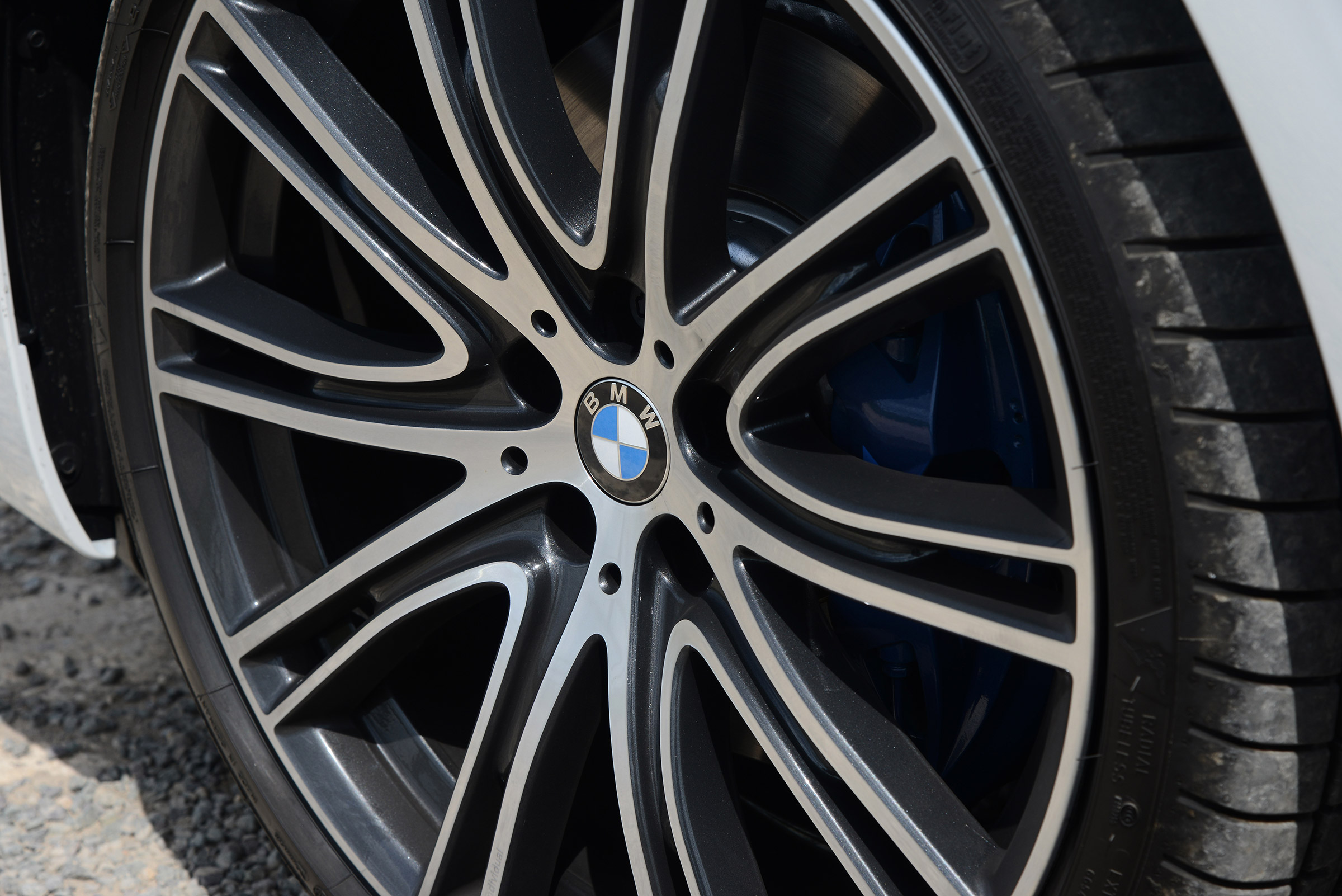 BMW 530e - wheel