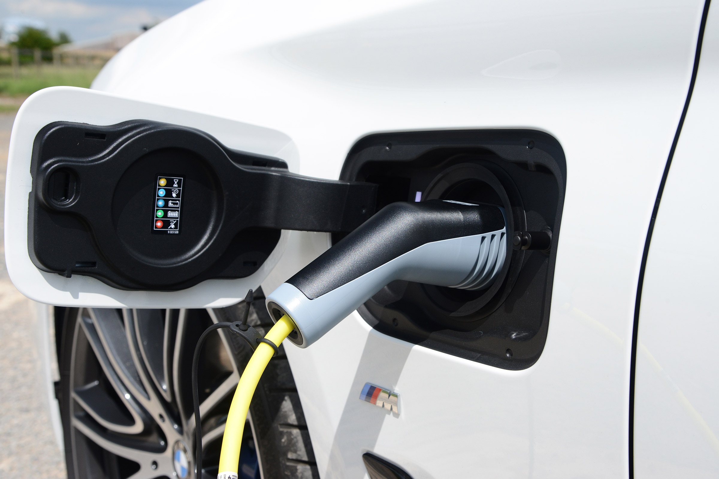BMW 530e - charger