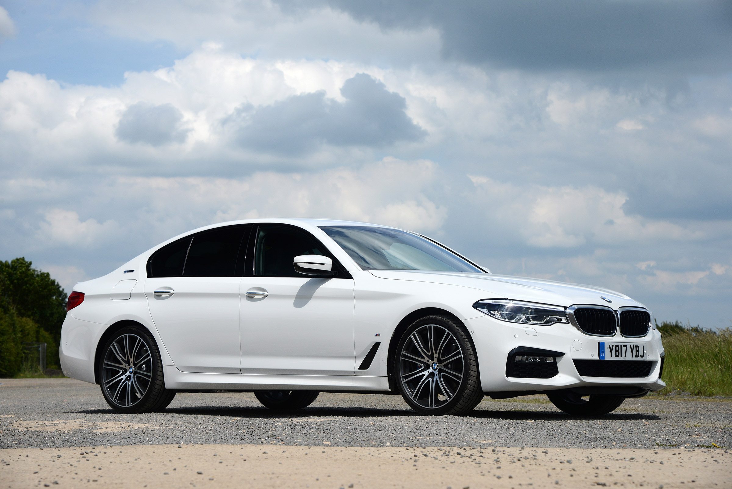 BMW 530e - front static