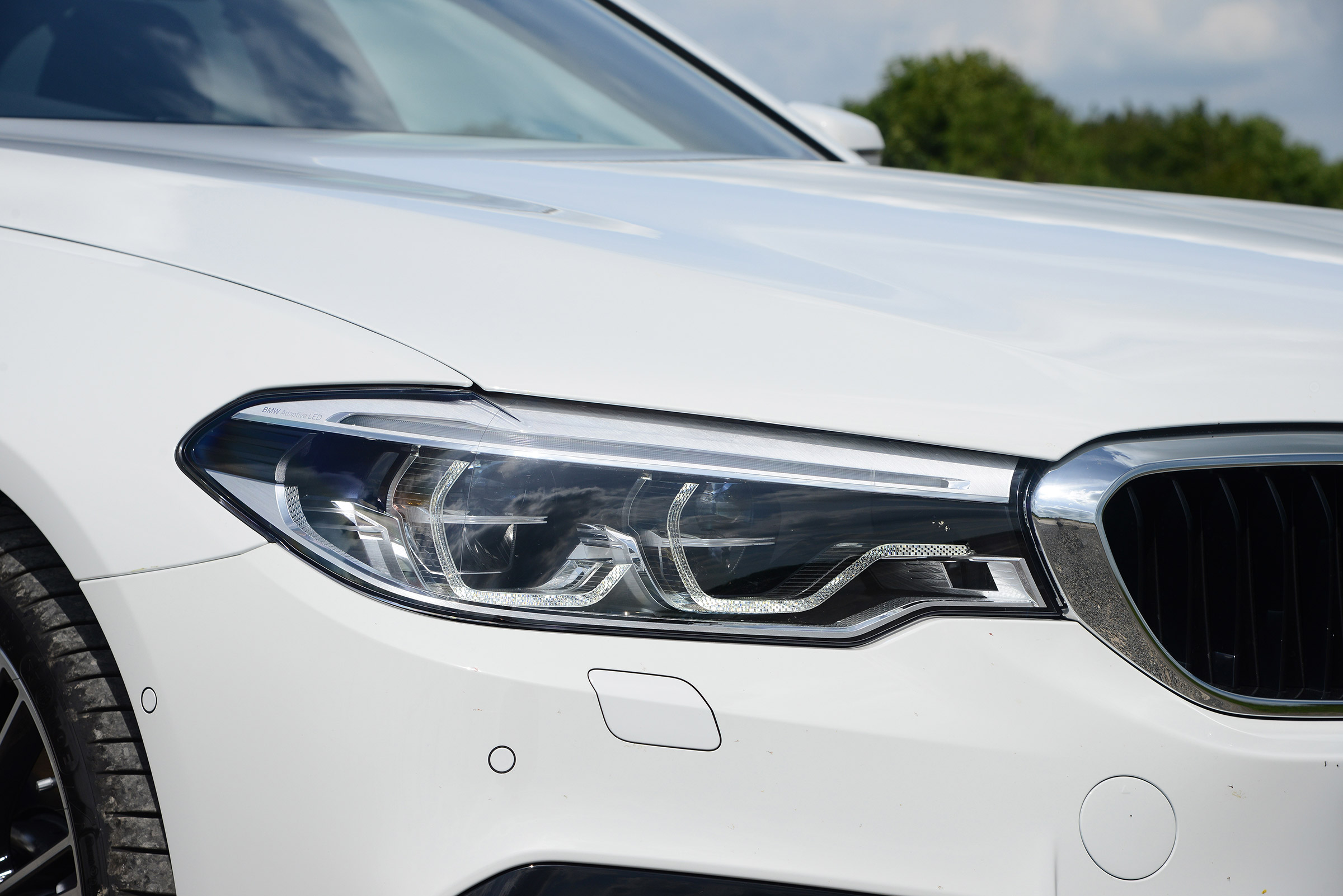 BMW 530e - front light