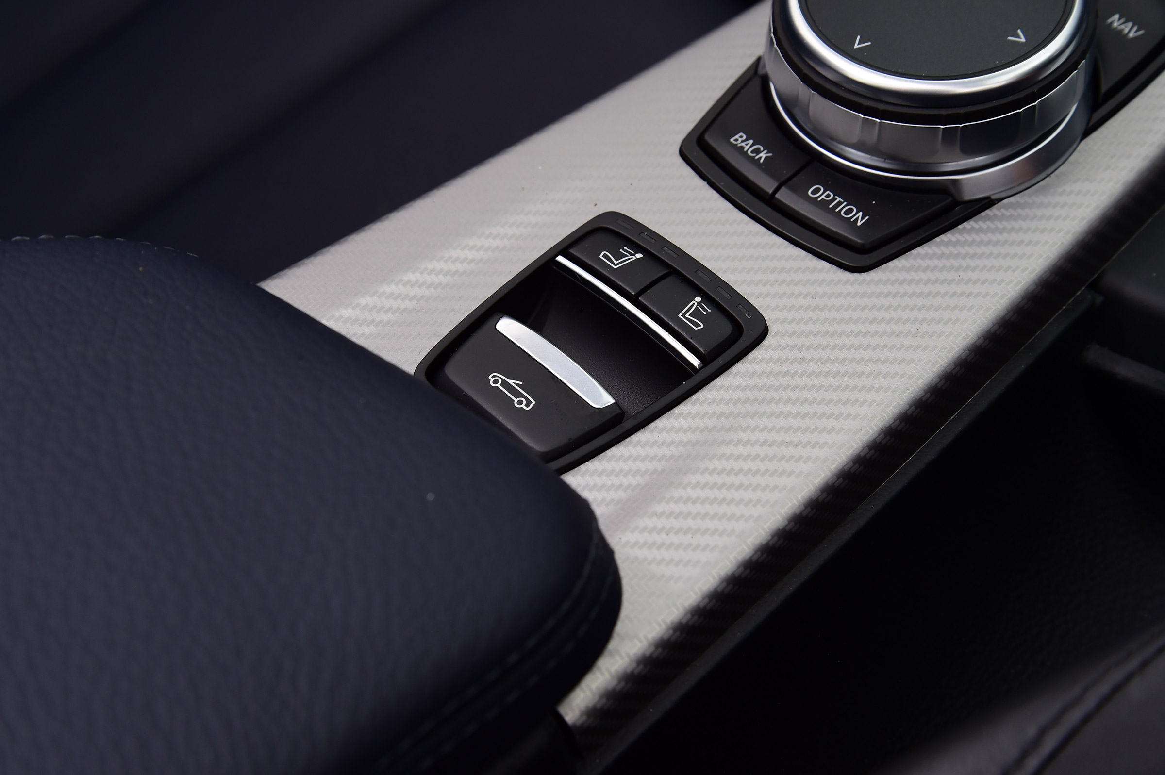 BMW 430i Convertible - roof button