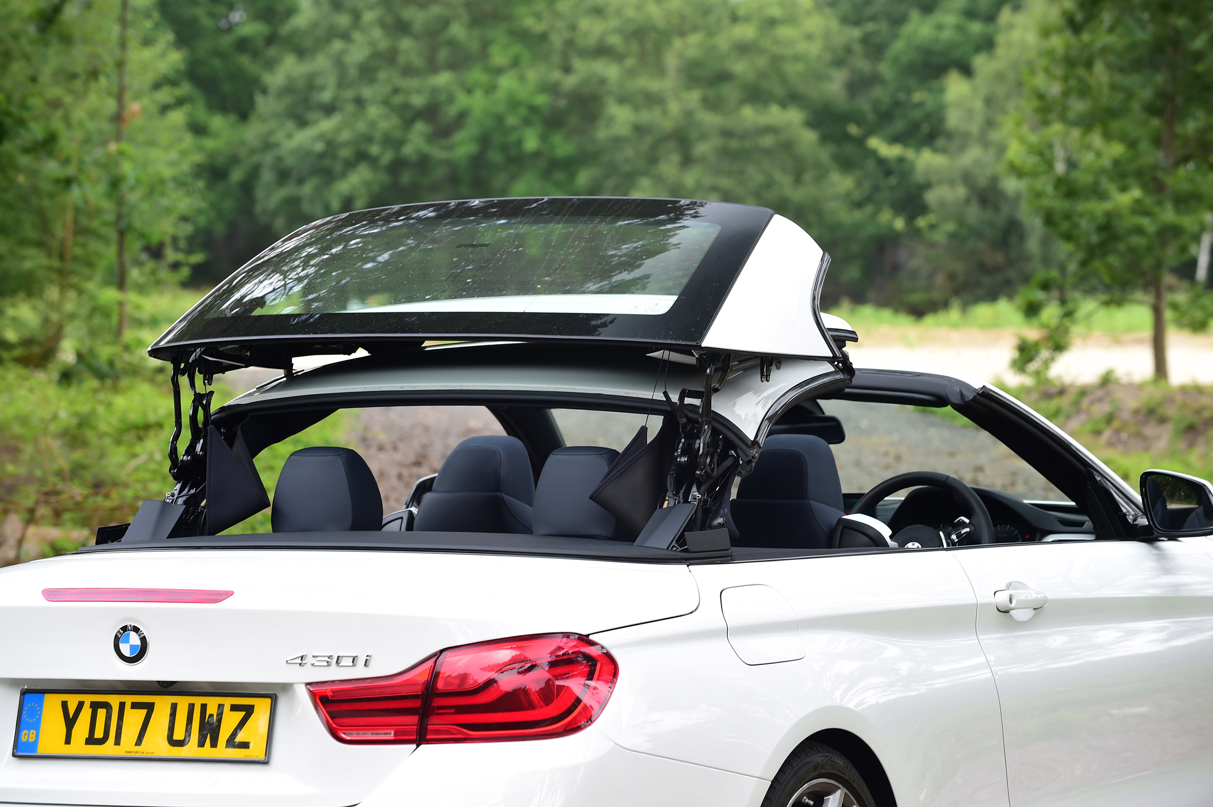 BMW 430i Convertible - roof closing